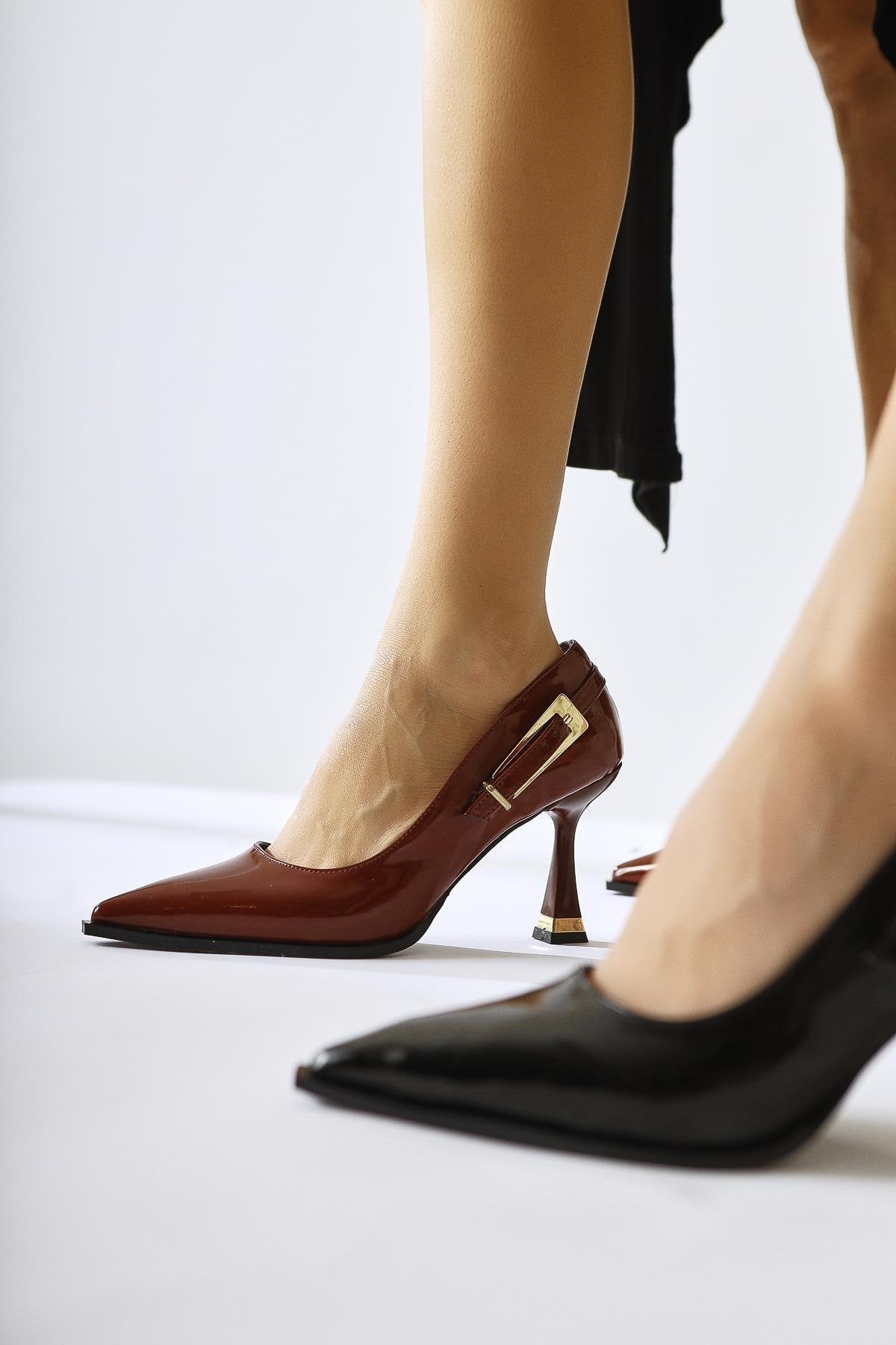 Mithra – Black Patent Vegan Material Pointed-Toe Buckle-Detail Heeled Shoe (Women)