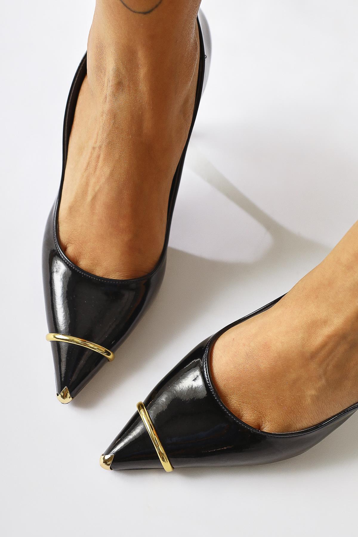 Lelia – Black Patent Vegan Material Metal-Toe Detail Heeled Shoe (Women)