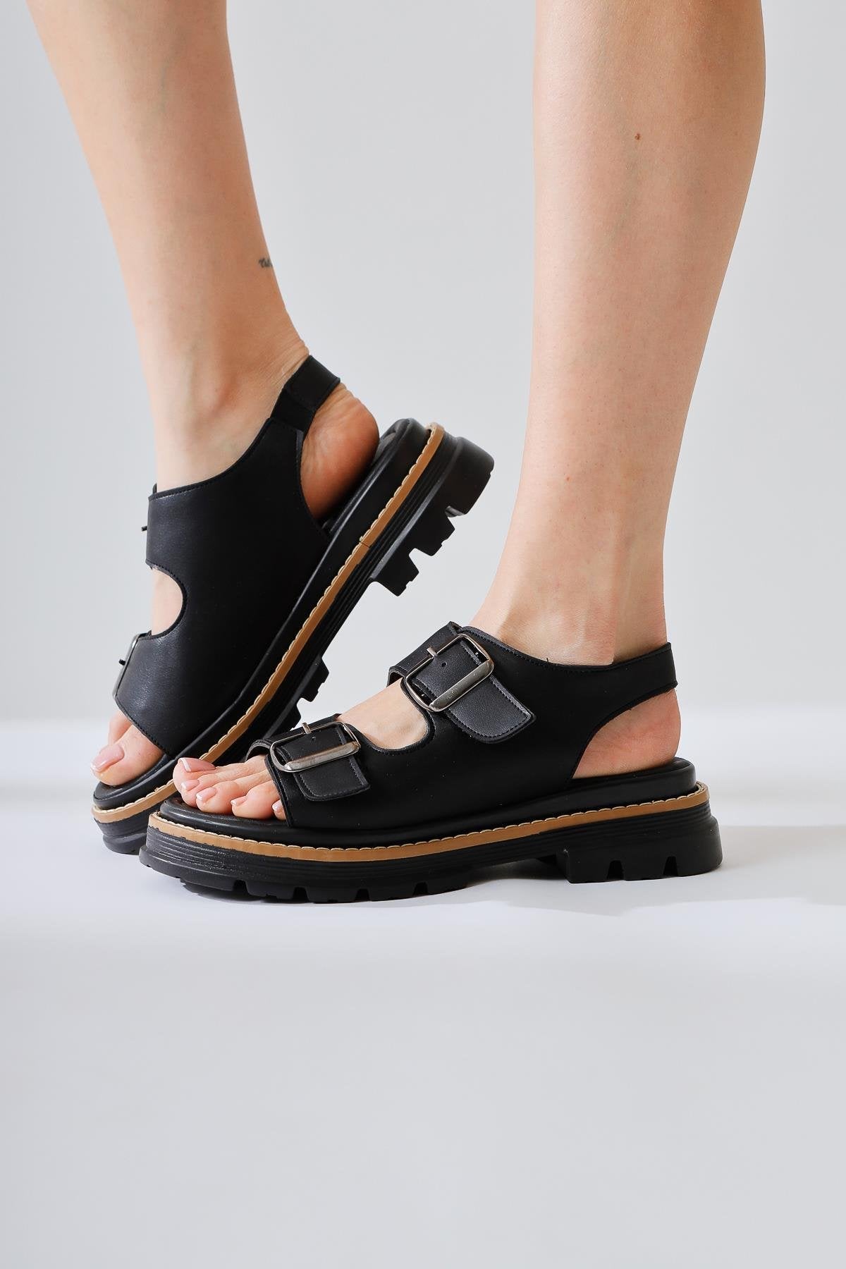 Ninia Black Thick Strap Sandals