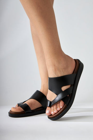 Candra – Black Toe-Post Slide (Women)