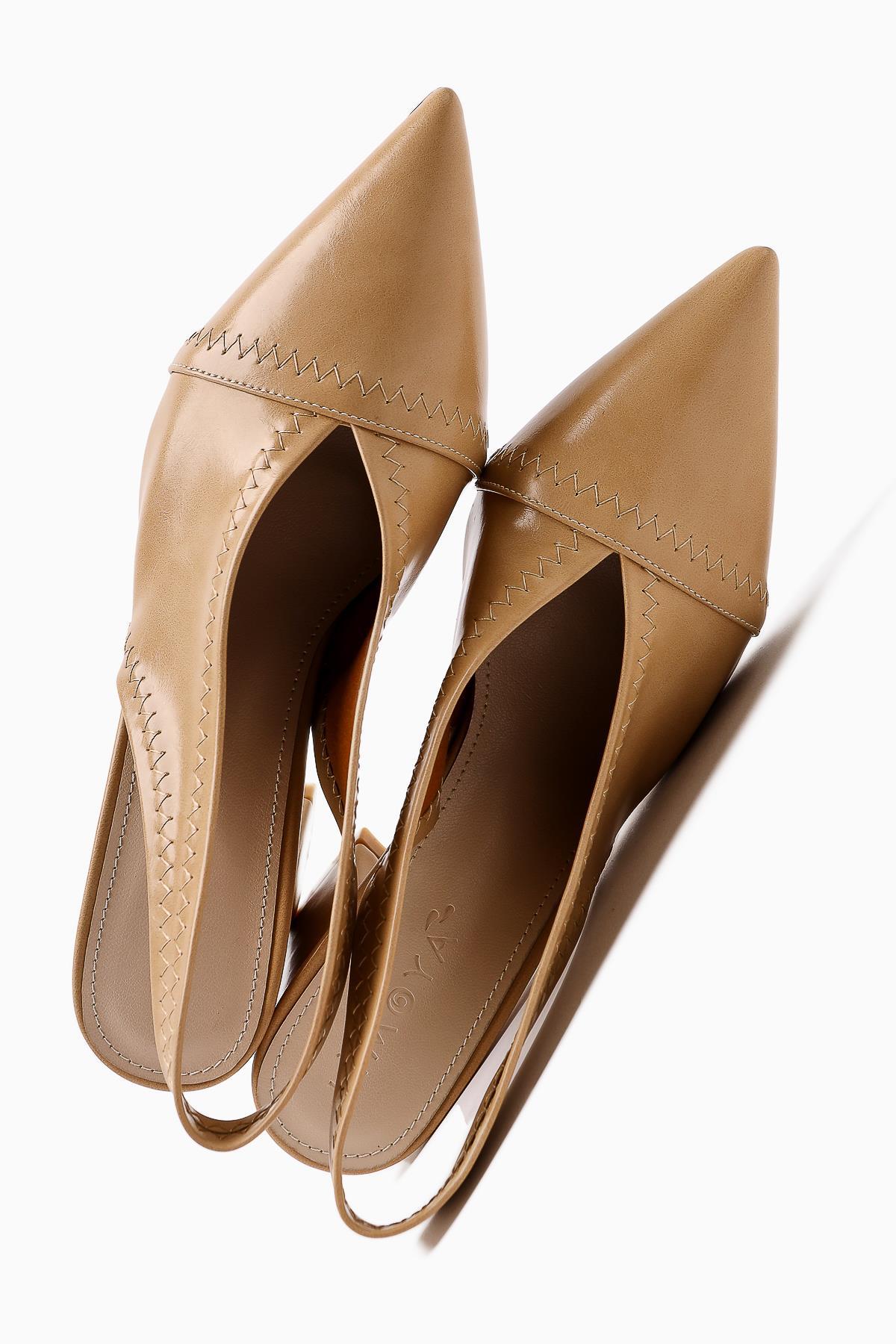Essie Nude Pointed-Toe Elastic Stitch Detailed Chunky Heel Women's Shoe