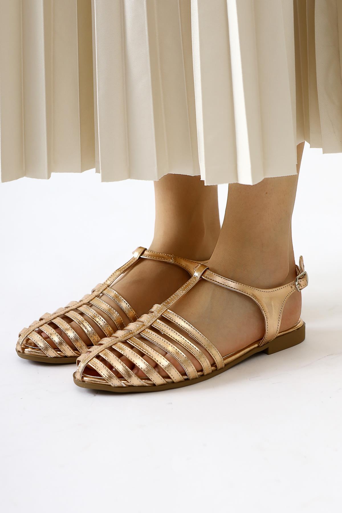 Zafu Powder Pink Patent Leather Flat Sandal with Thin Straps