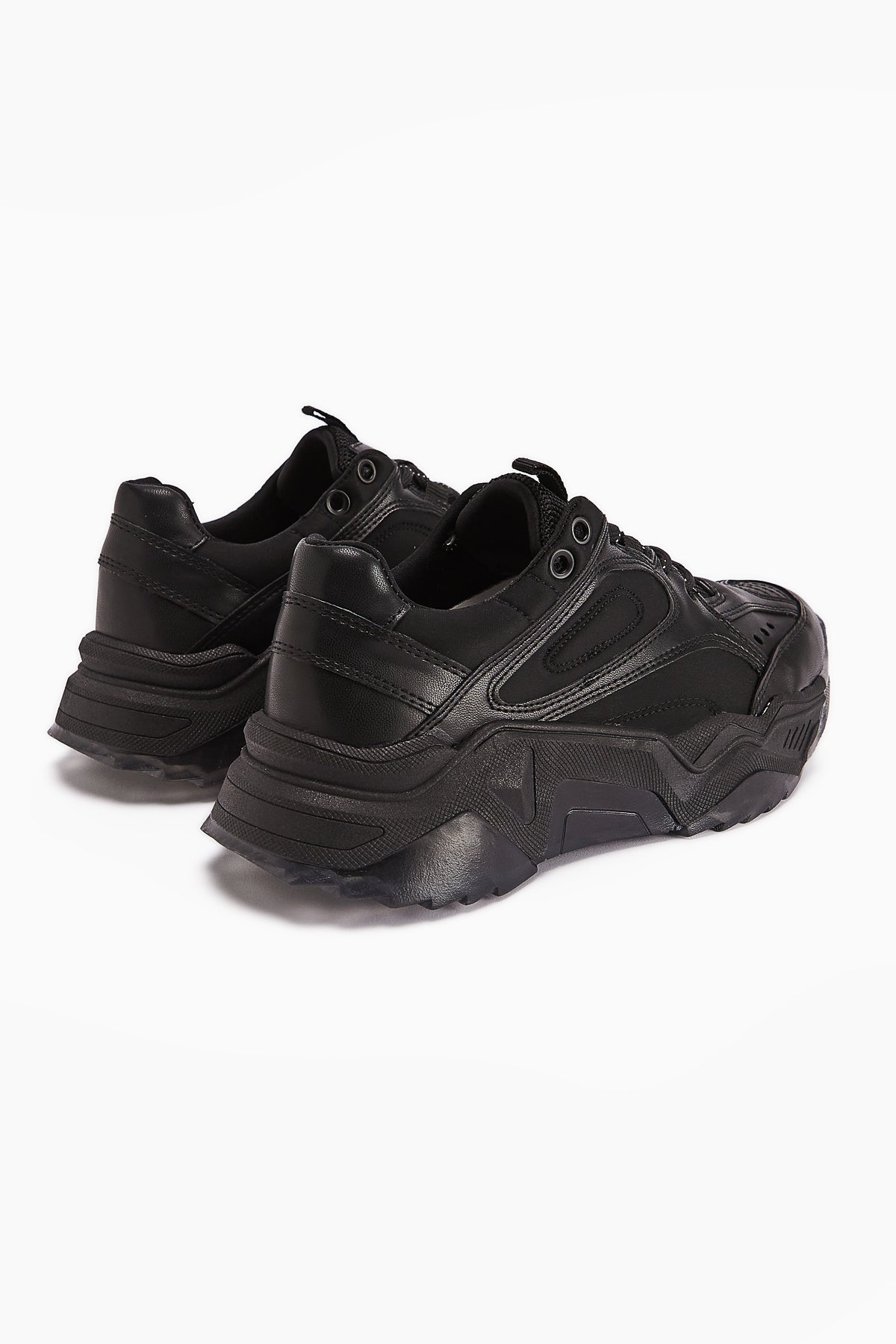 Erla – Black Thick-Sole Lace-Up Sneaker (Women)