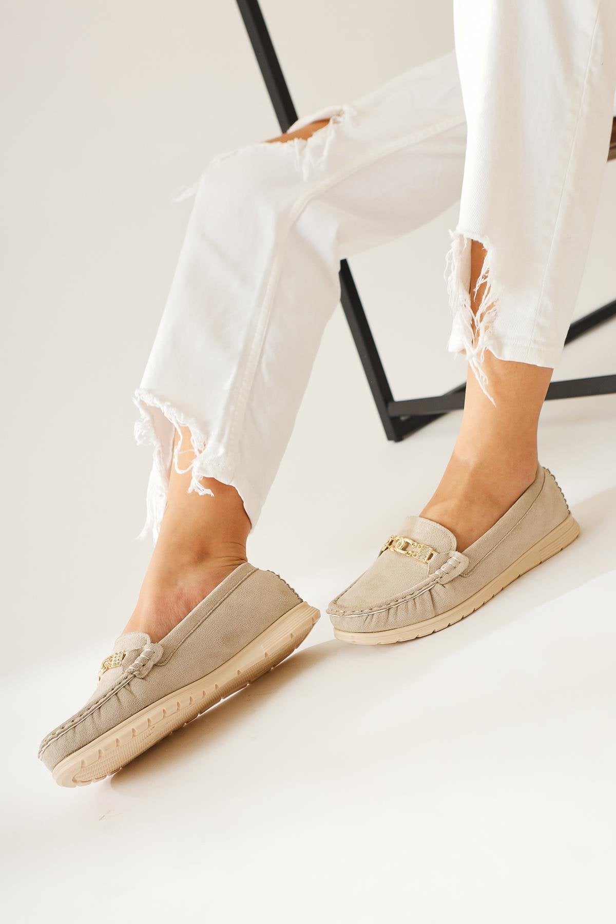 Turi – Cream Buckle-Detail Casual Shoe (Women)