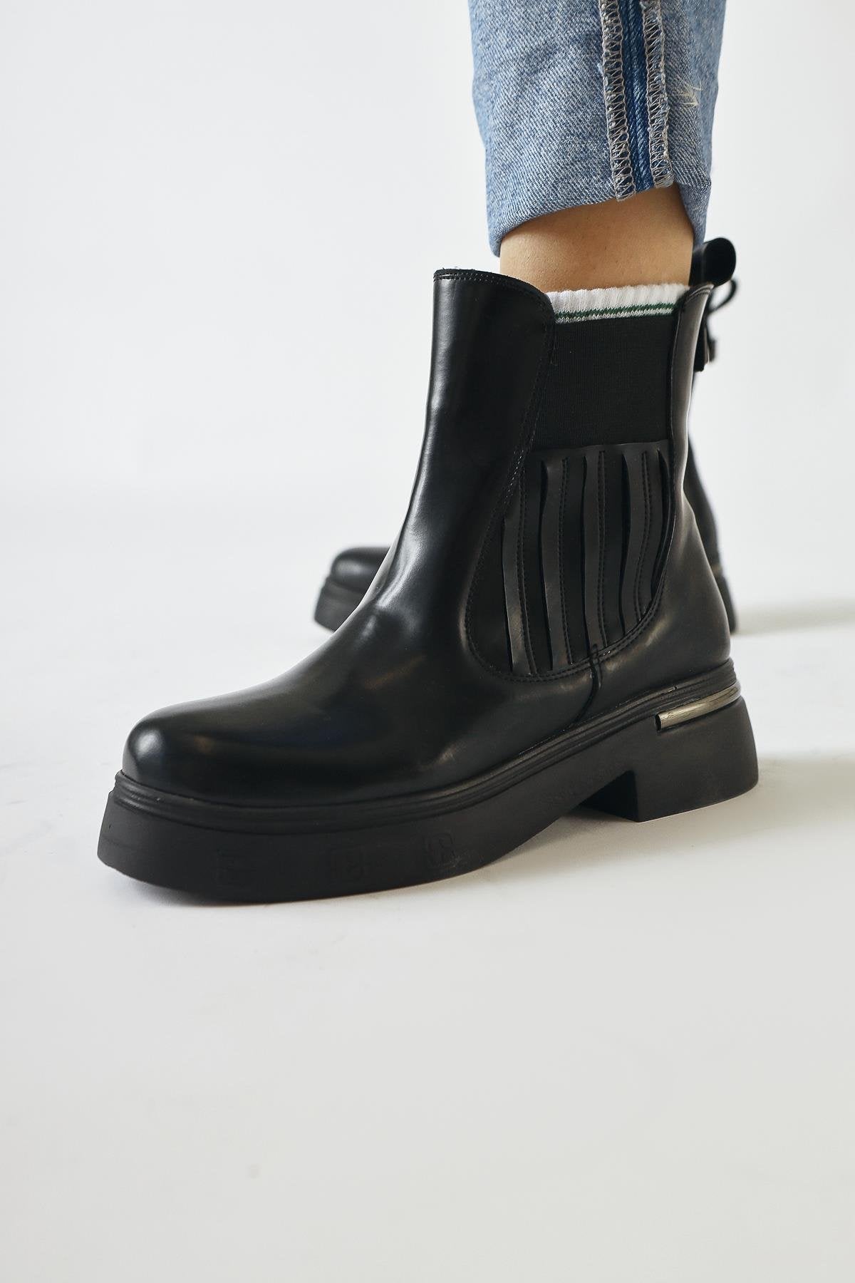 Pava – Black Patent Heel-Detail Pull-On Boot (Women)
