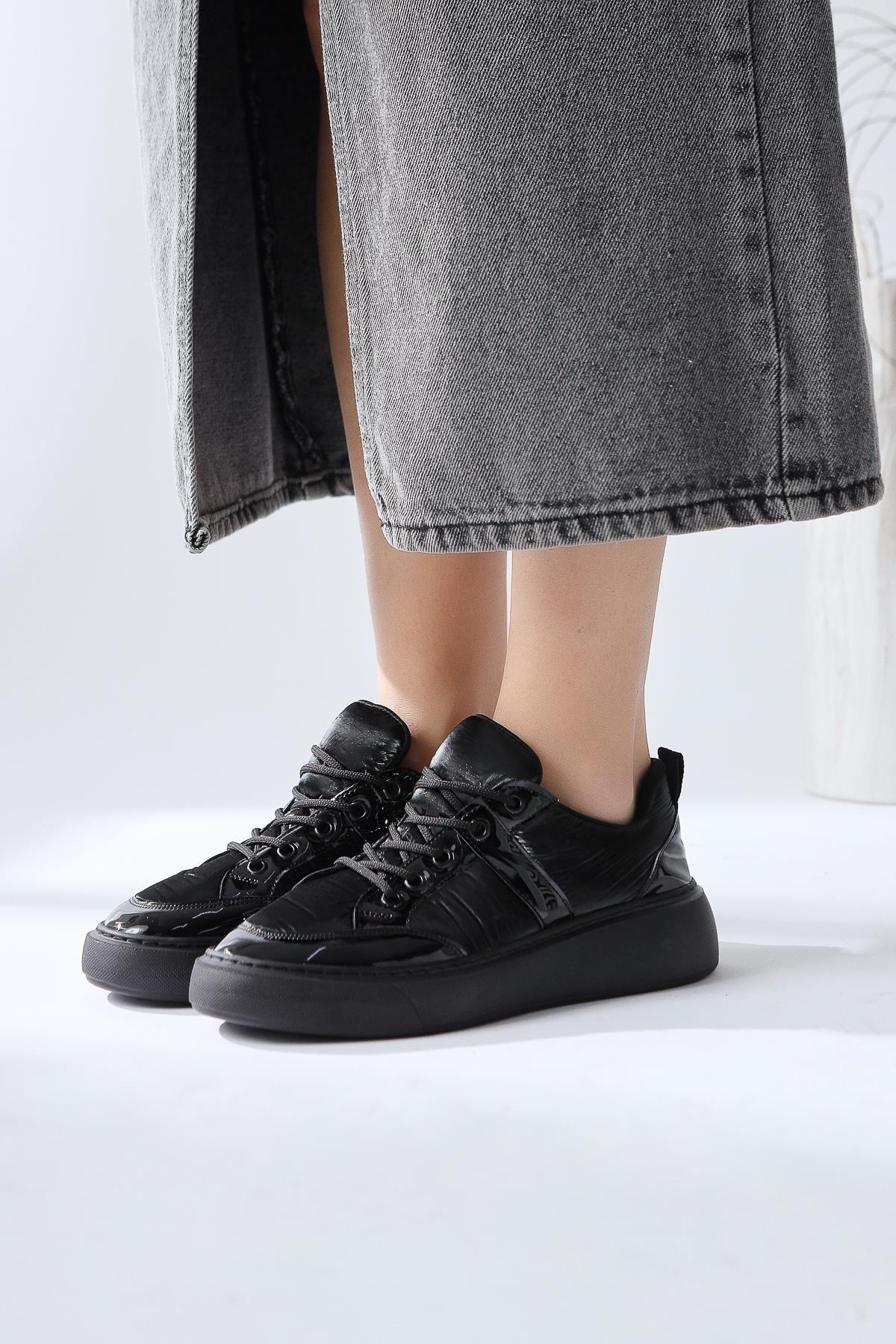 Jakleen Black Patent Leather Detailed Parachute Sneakers
