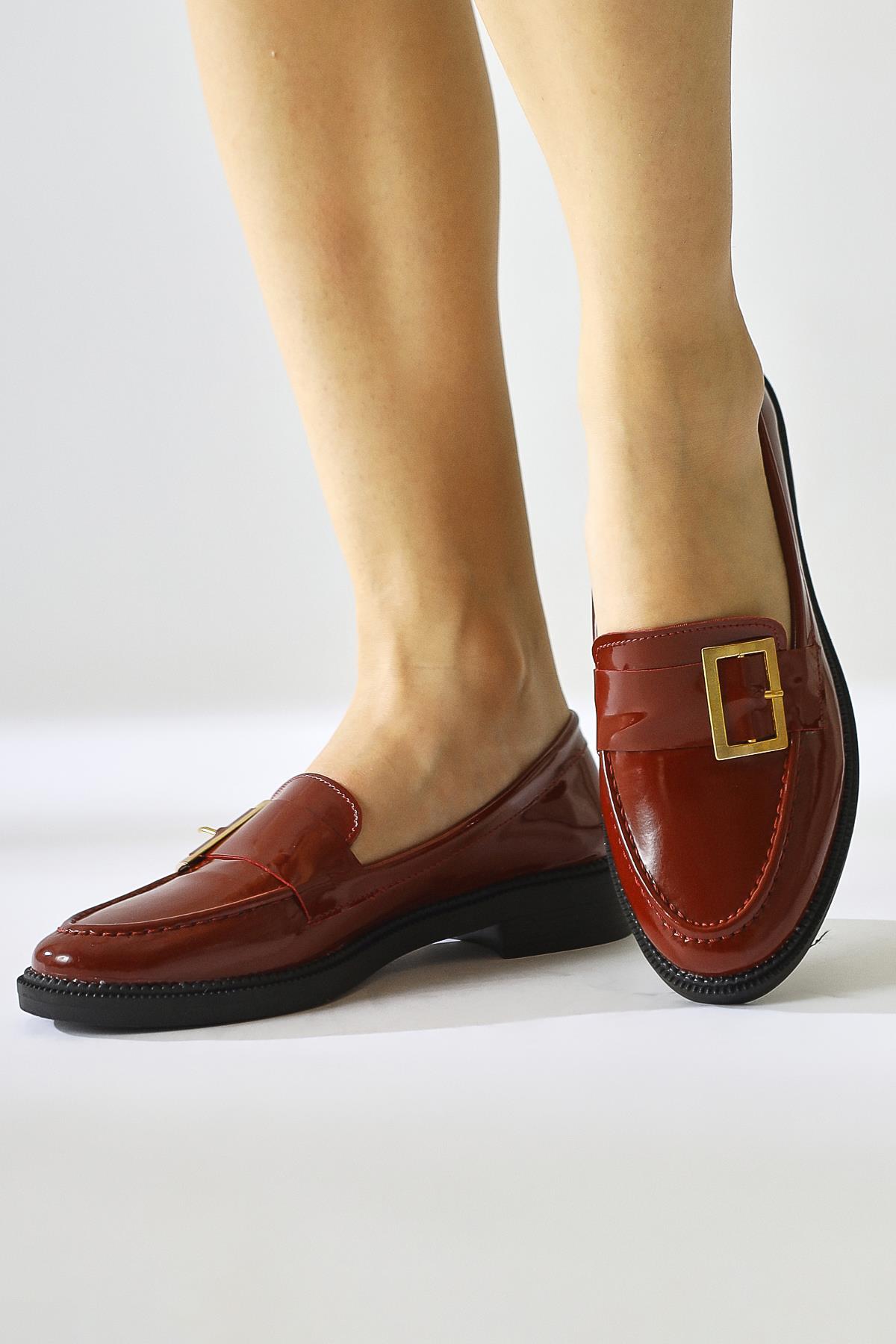 Arnesa Burgundy Patent Leather Shoe with Buckle Detail