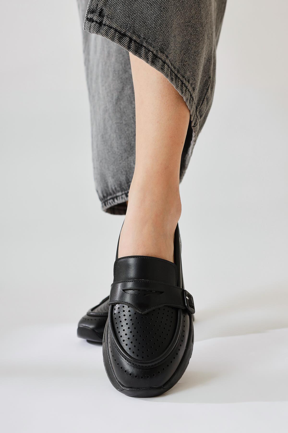 Zain – Black Laser-Cut Buckle-Detail Ballet Flat (Women)