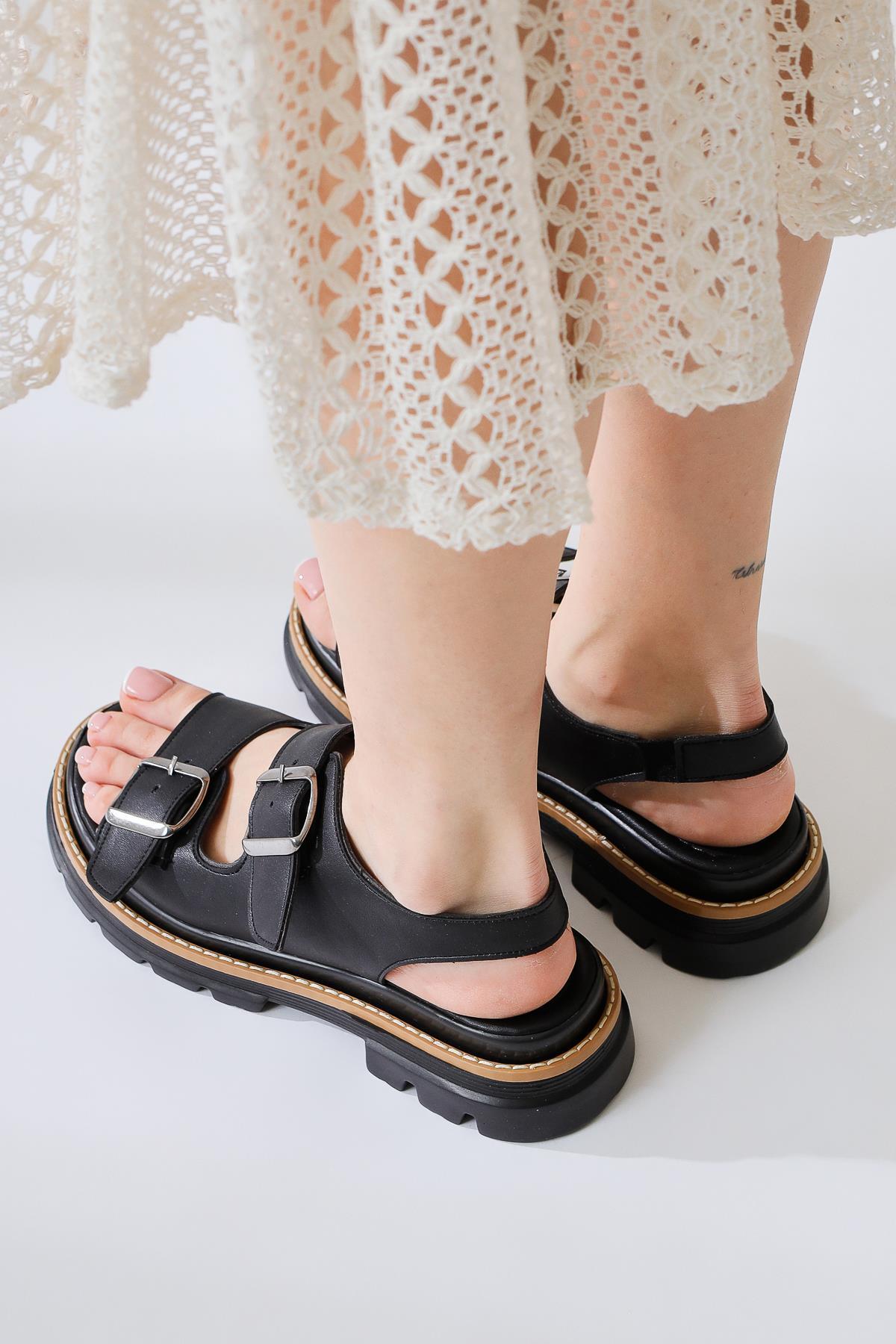 Ninia Black Thick Strap Sandals