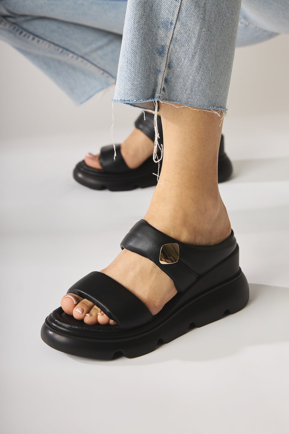 Susi – Black High-Heeled Puffy Slide (Women)