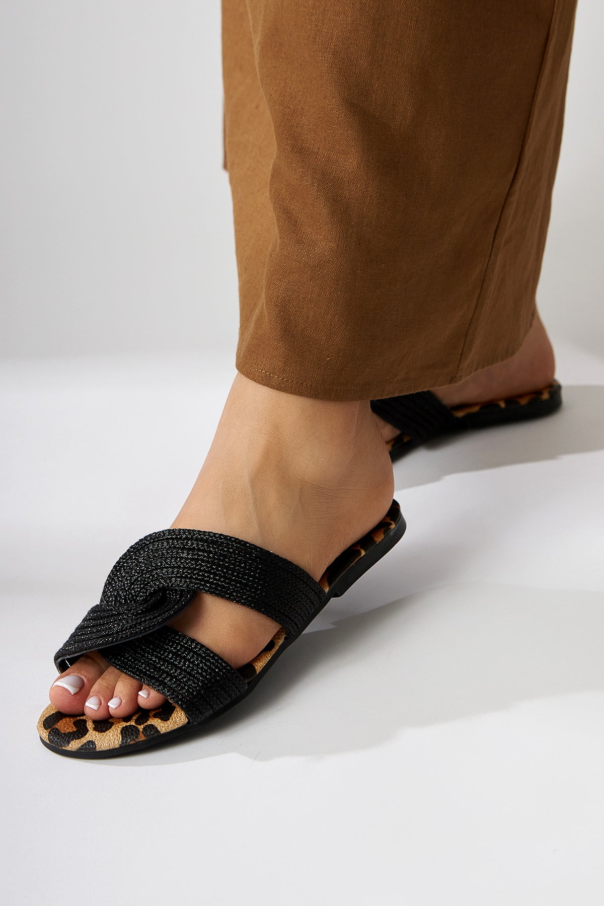 Nihaal – Black Cross-Strap Flat Sole Slide (Women)