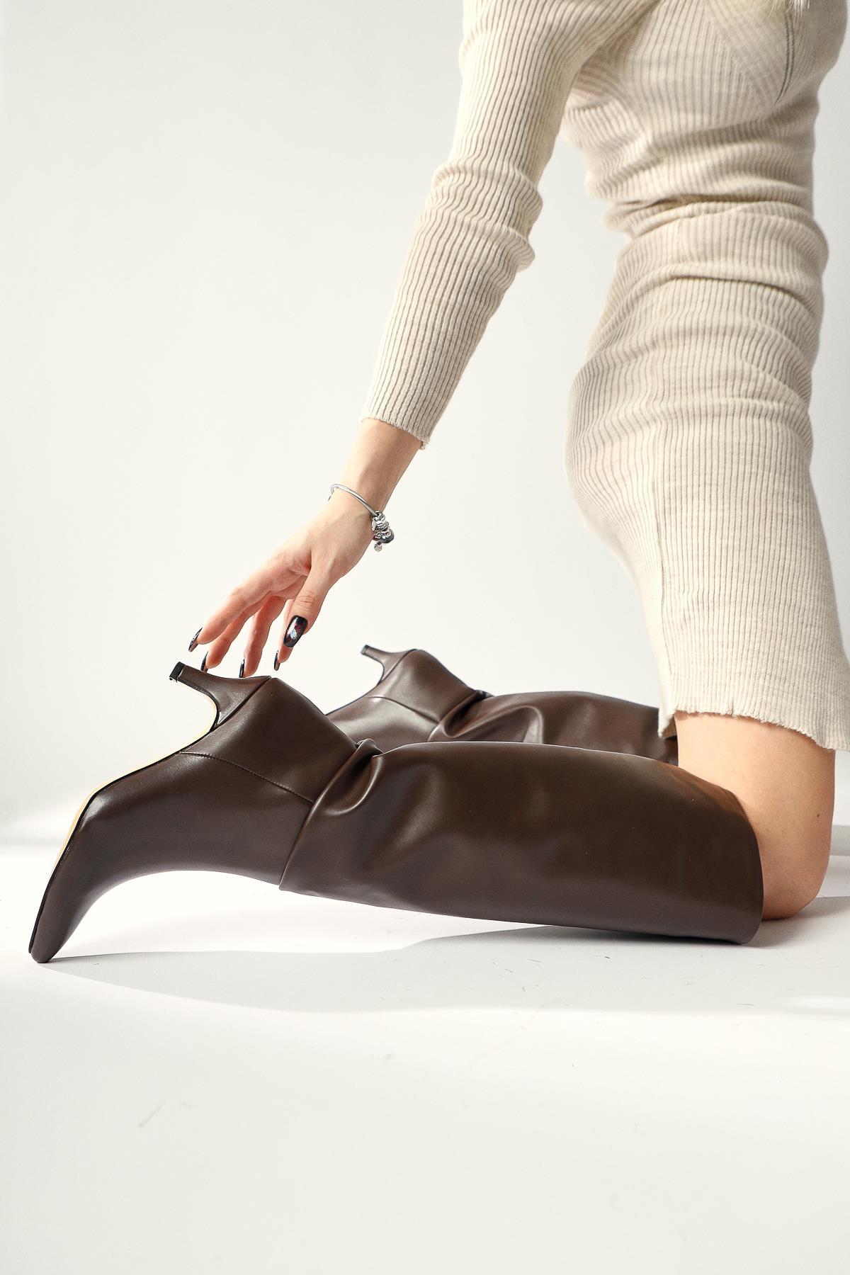 Milika Brown Pointed Toe Short Heel Pull-On Boots