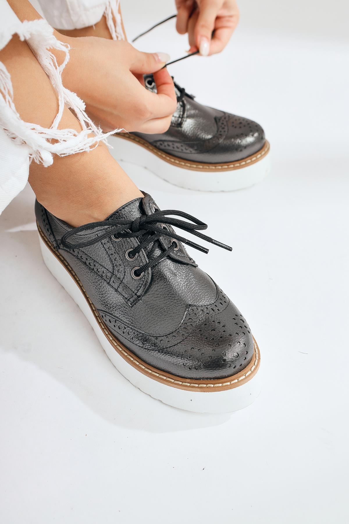 Lila – Lilac Platinum Laser-Cut Thick-Sole Lace-Up Oxford Shoe (Women)