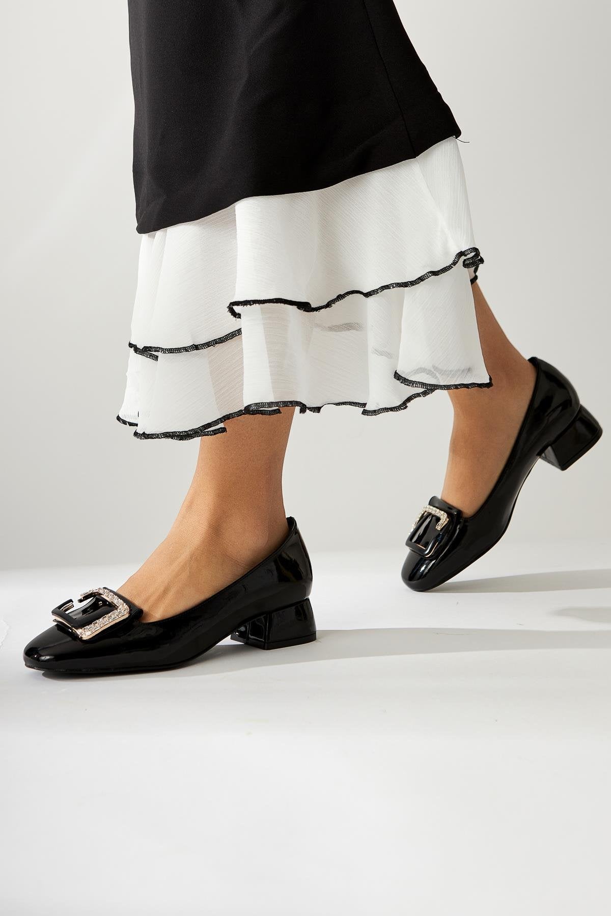 Roza – Black Patent Stone-Embellished Low-Heeled Shoe (Women)