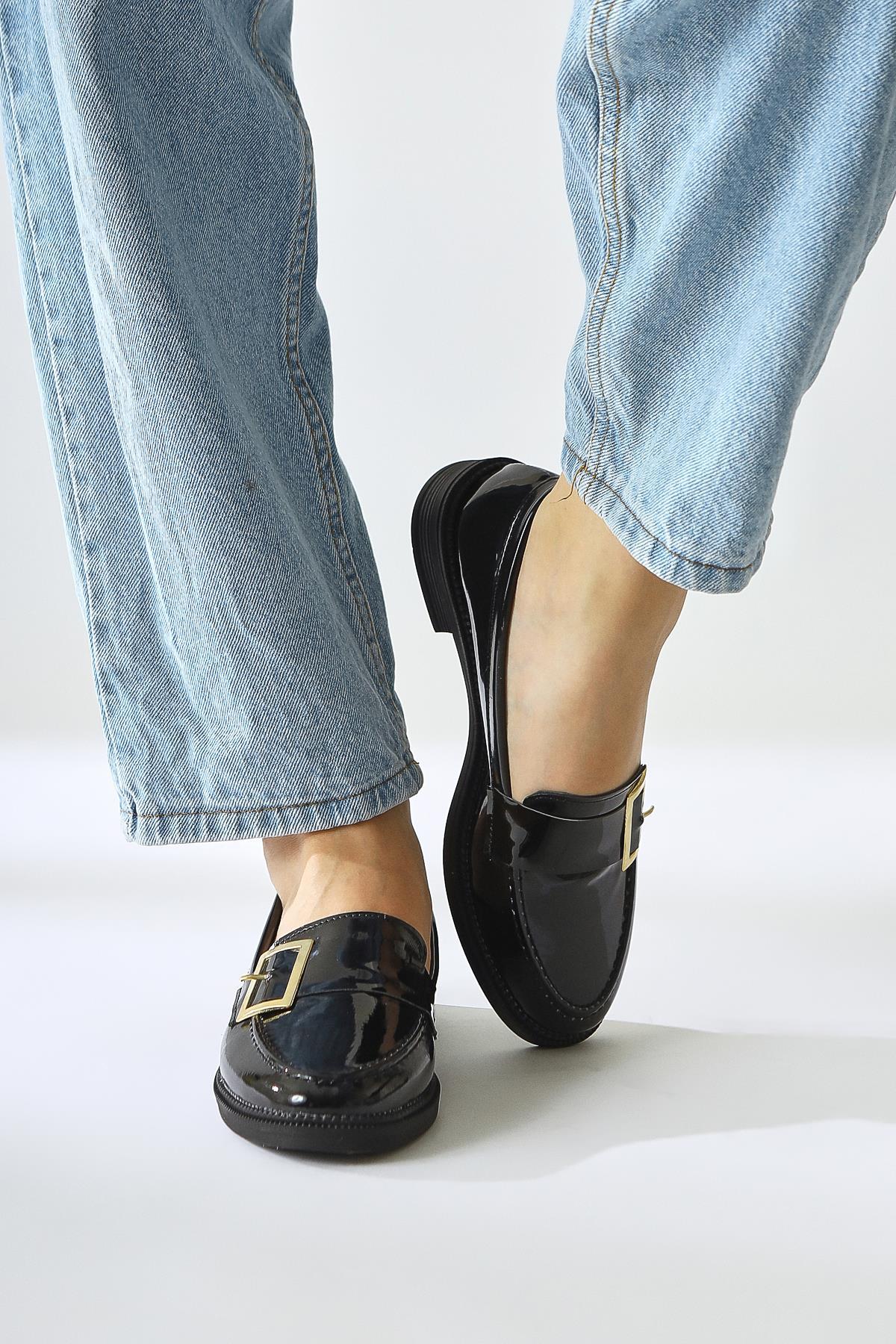 Arnesa Black Patent Leather Everyday Shoe with Buckle Detail