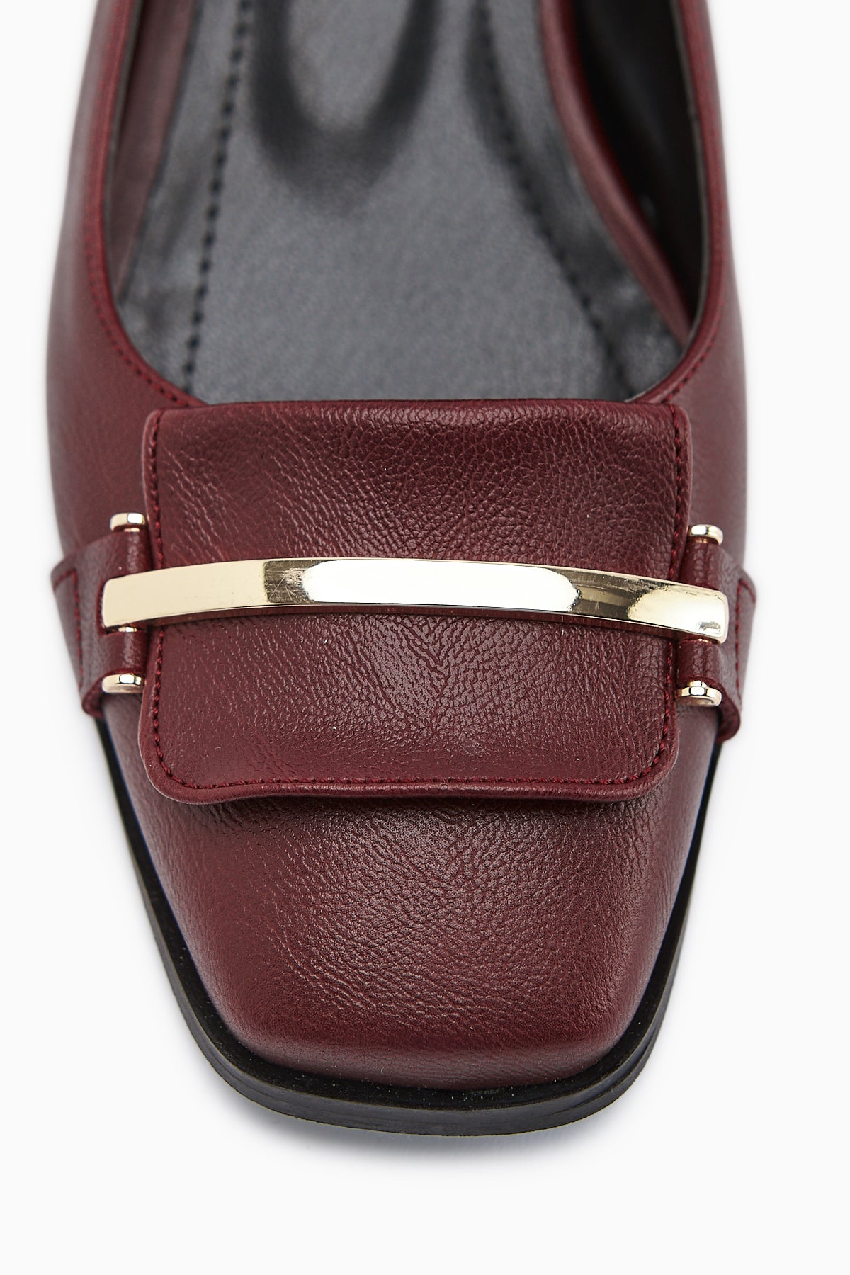 Gresa – Burgundy Buckle-Detail Low Heel Shoe (Women)