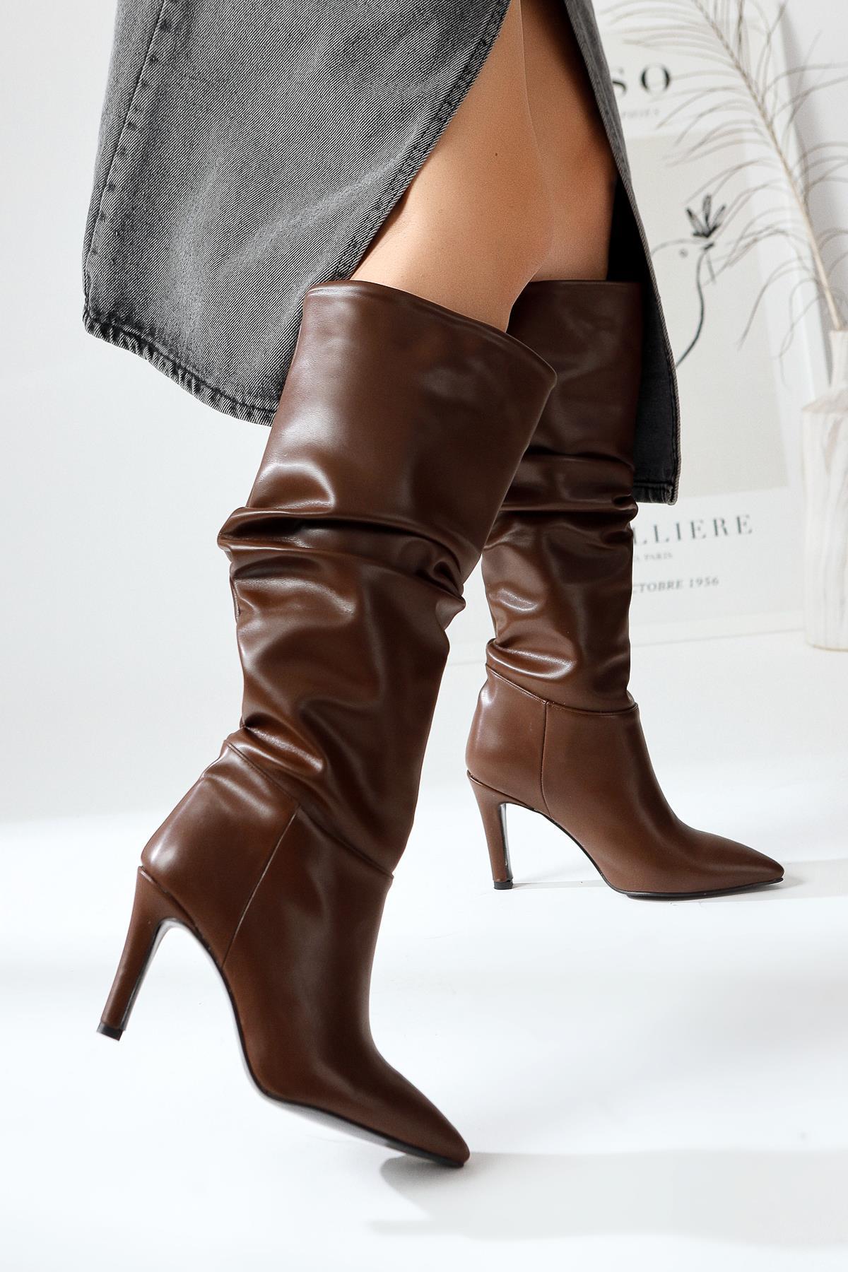 Rimaz – Brown Gusseted Tall Pointed-Heel Knee-High Boot (Women)