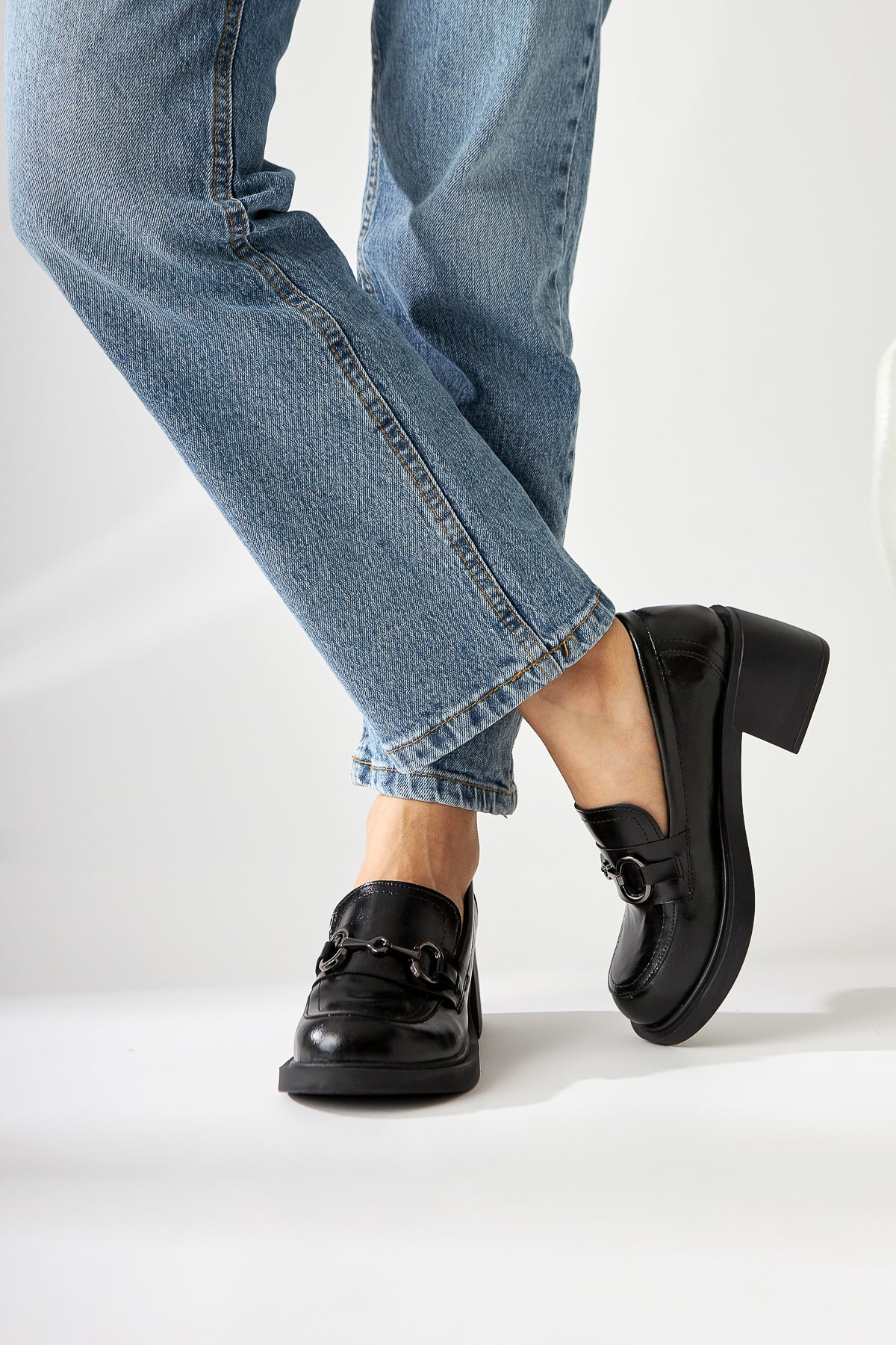 Berita Black Thick Heeled Women’s Shoes
