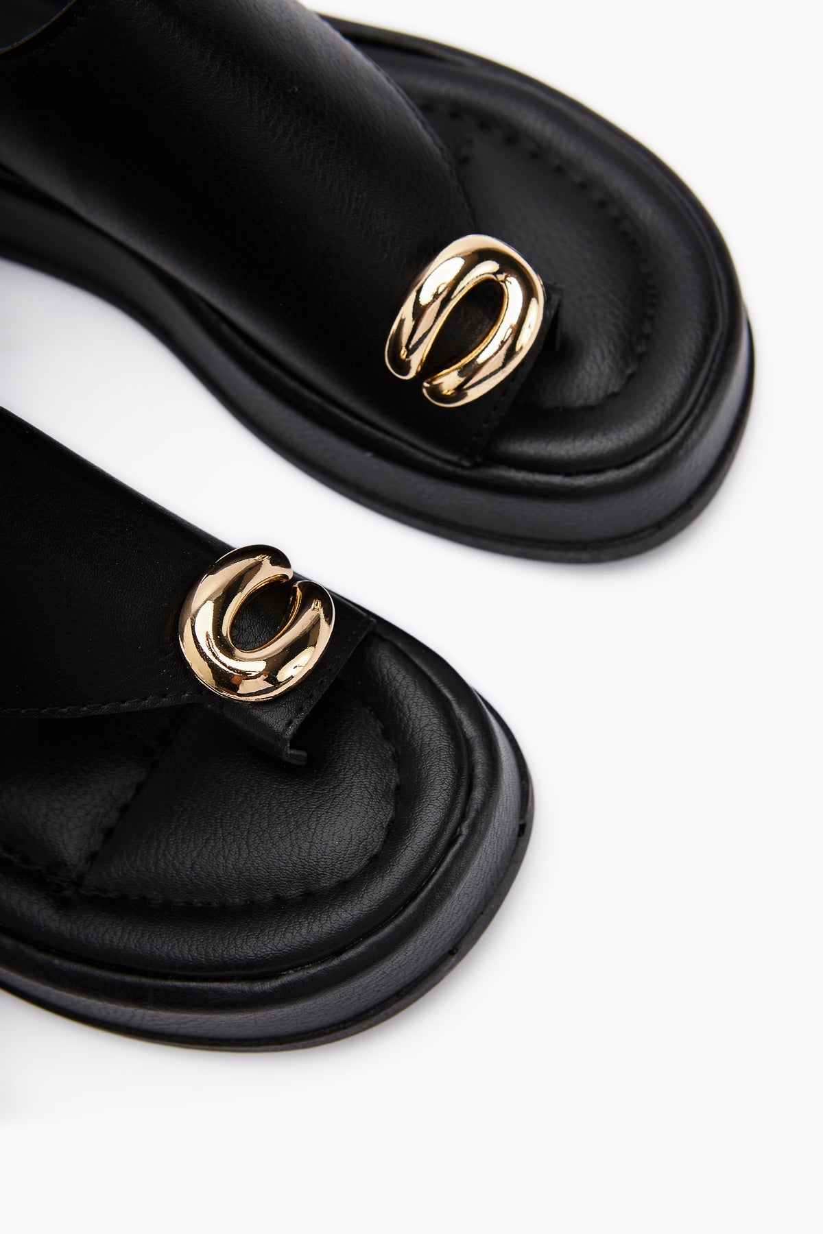 Troya Black Toe-Post Buckled Women's Sandals