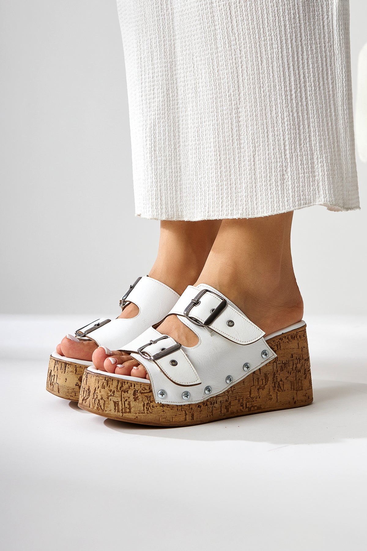 Ratka White Double-Strapped Platform Heeled Women's Slippers