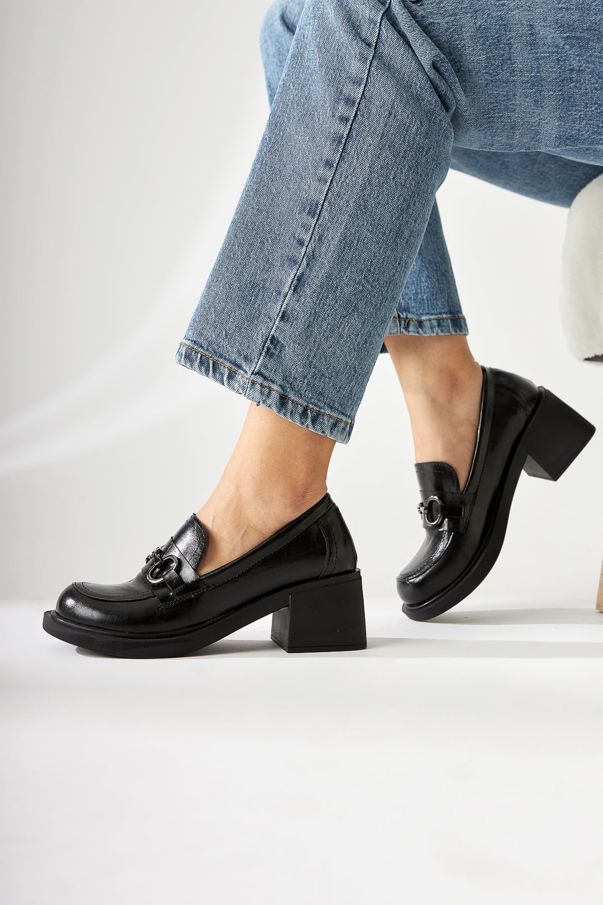 Berita Black Thick Heeled Women’s Shoes