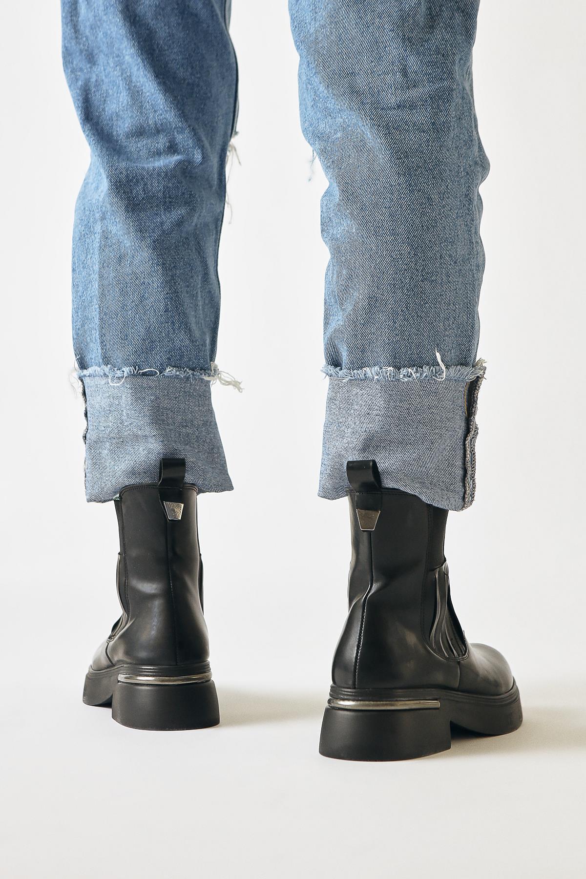 Pava – Black Patent Heel-Detail Pull-On Boot (Women)