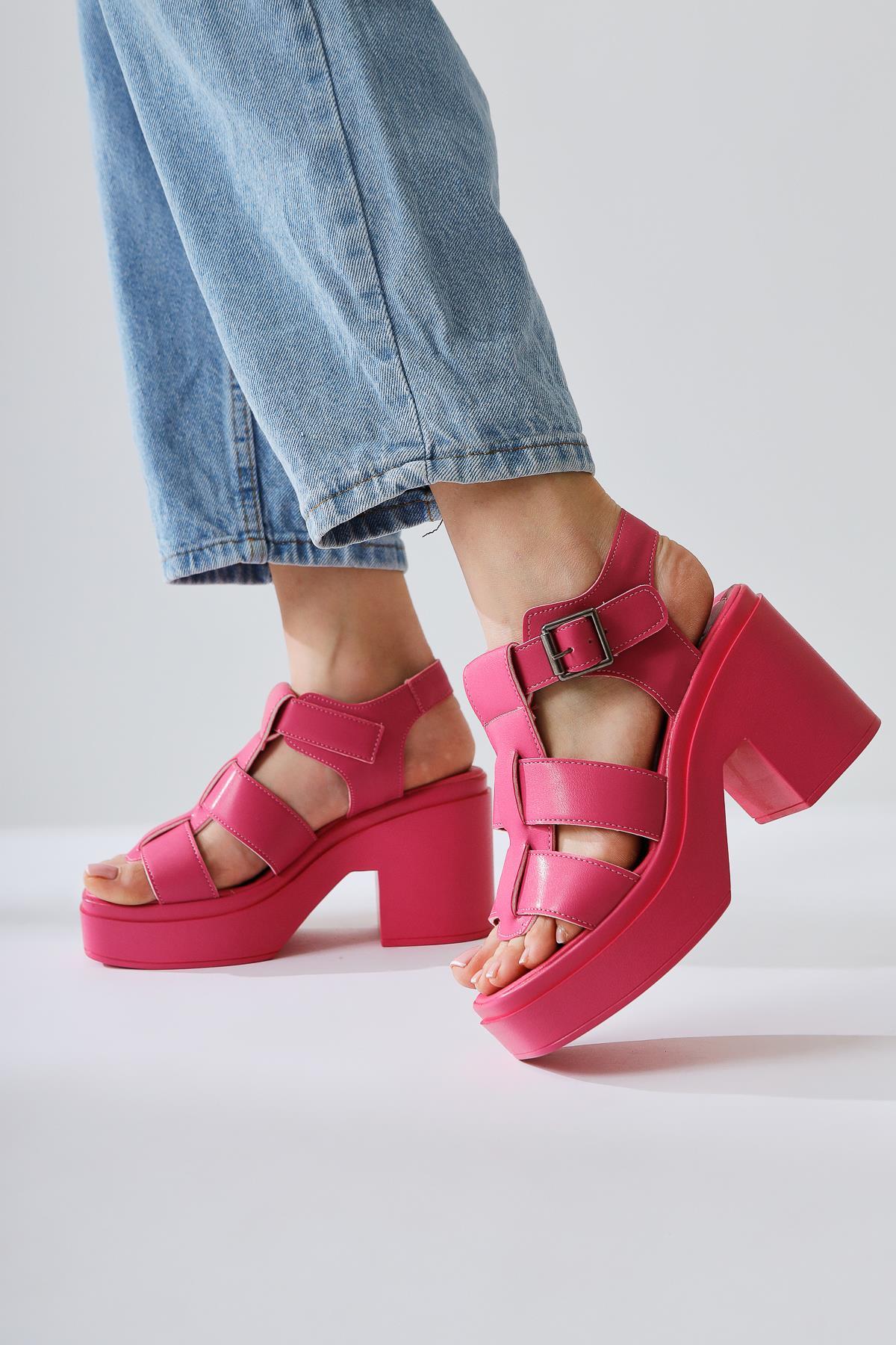 Silla Fuchsia Three-Strap Buckle-Detailed Chunky Platform Sandal