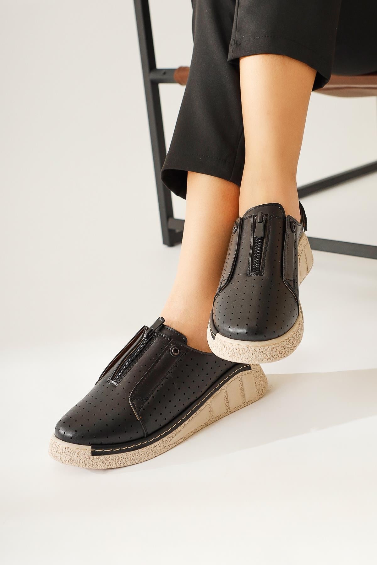 Melonie – Black Laser-Cut Zippered Everyday Shoe