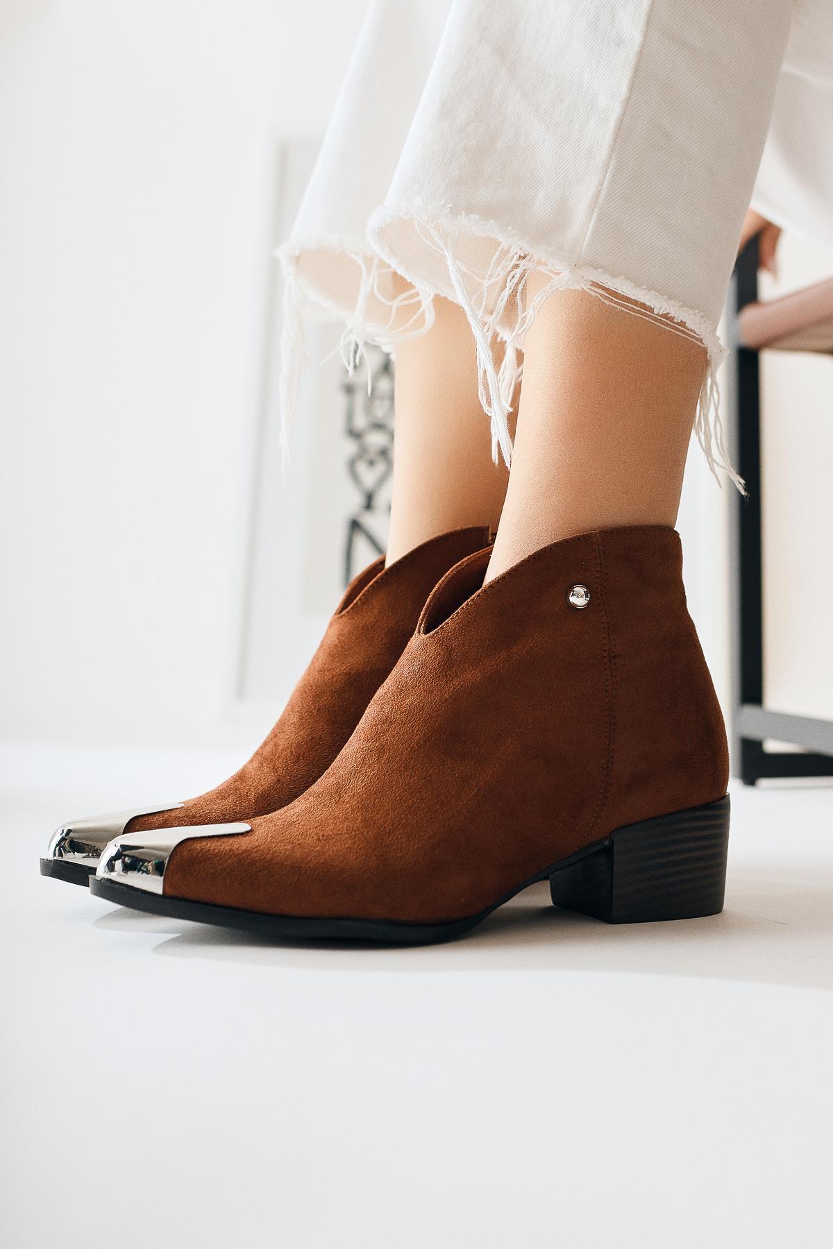 Jay – Cognac Suede Pointed-Toe Metal-Detail Boot (Women)