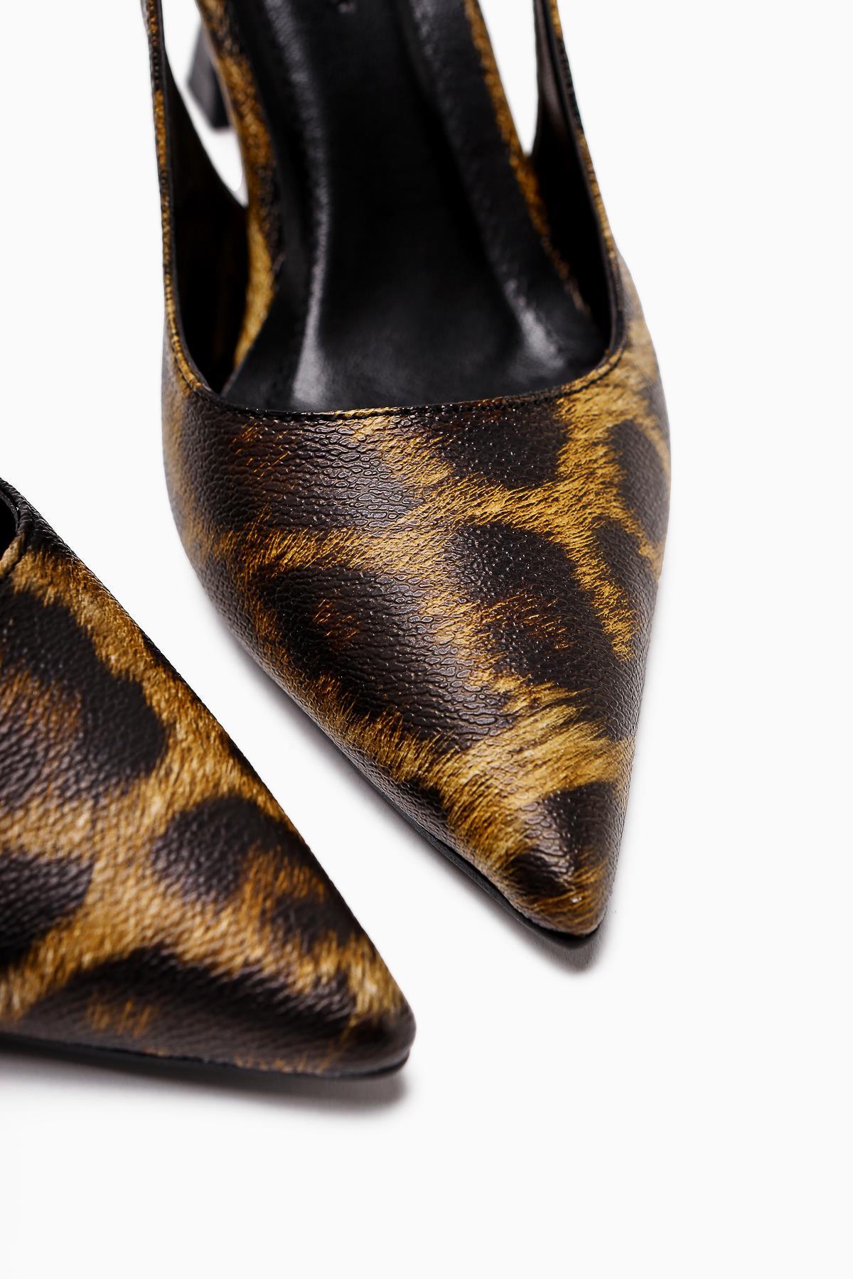 Zamira Leopard Print Closed Toe Women’s Heeled Shoes