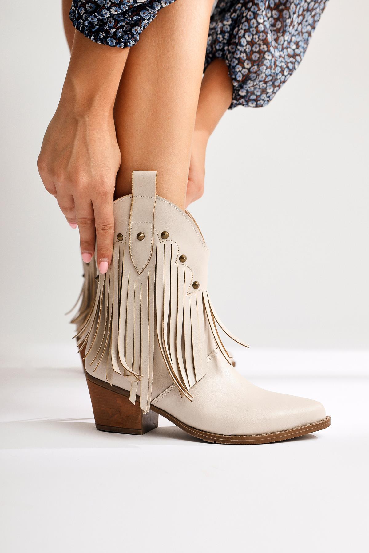 Lillebeth – Beige Tassel-Detail Stud-Detail Western Boot (Women)