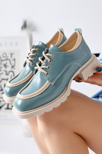 Niven – Mint, Beige Crinkled Patent-Detail Loafer (Women)