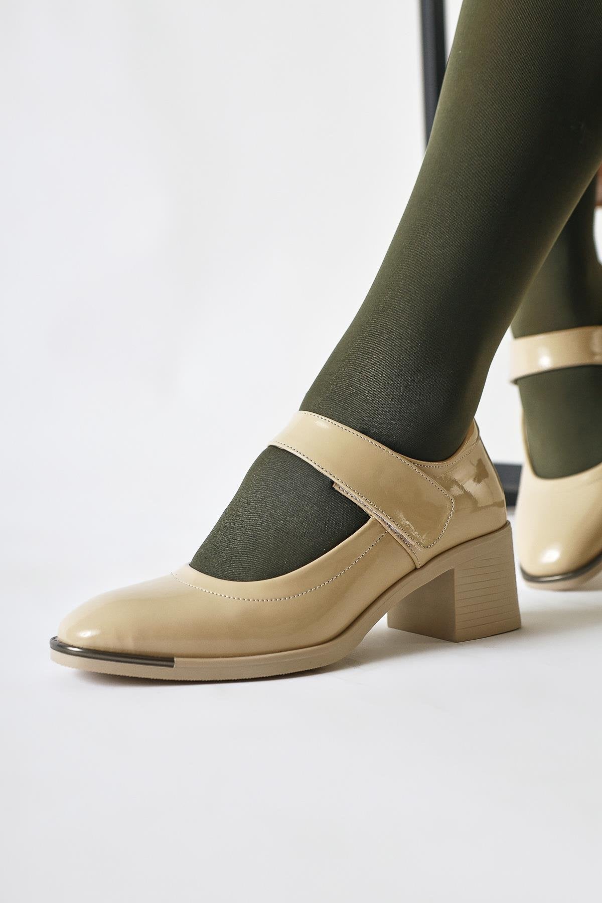 Rosaria Beige Patent Leather Single Strap Low-Cut Everyday Shoe