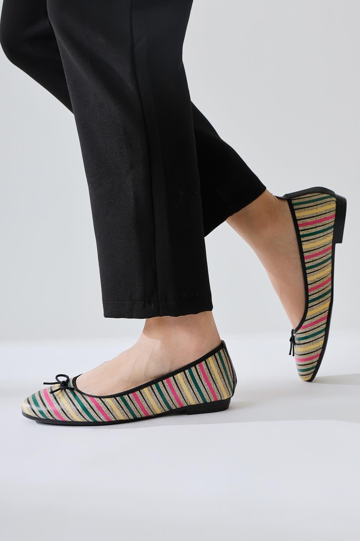 Melin – Black Striped Printed Bow-Detail Ballet Flat (Women)