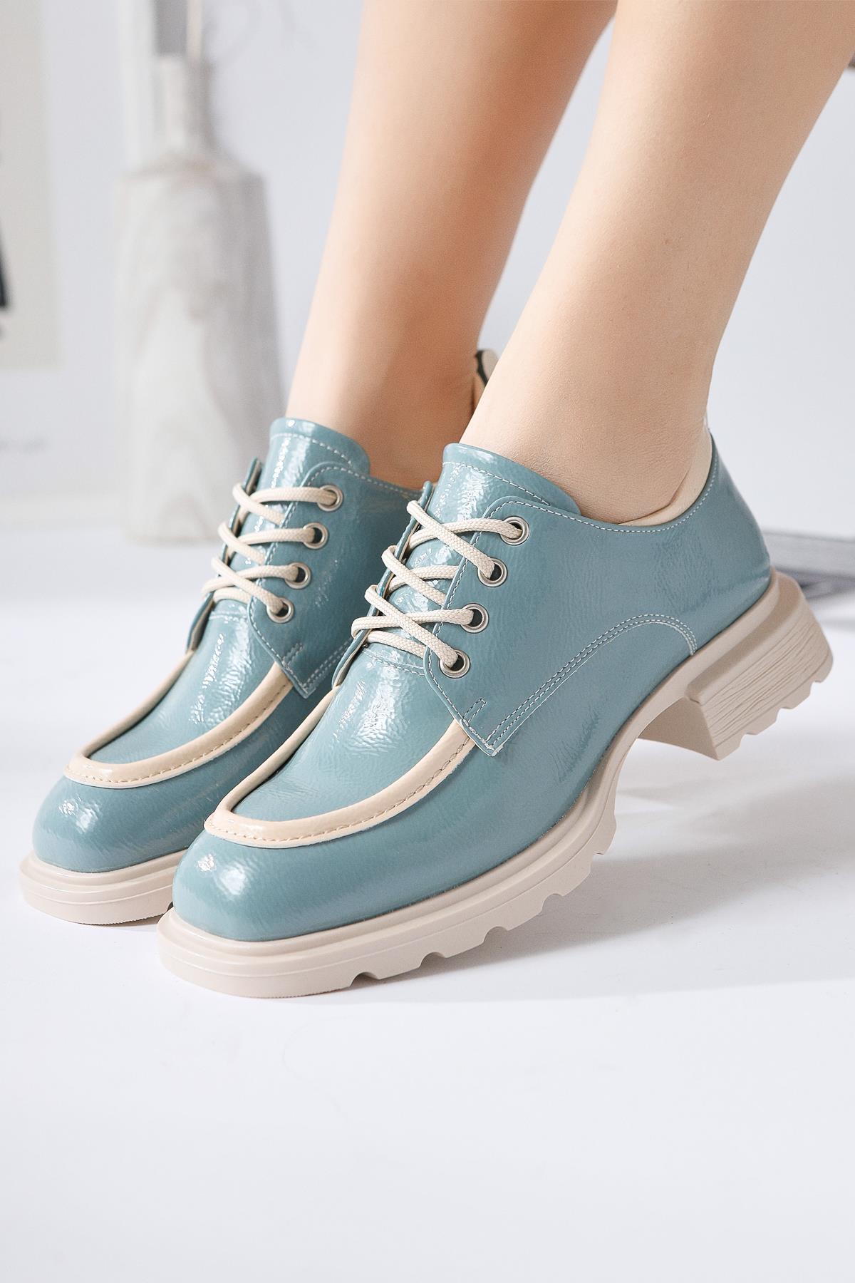 Niven – Mint, Beige Crinkled Patent-Detail Loafer (Women)