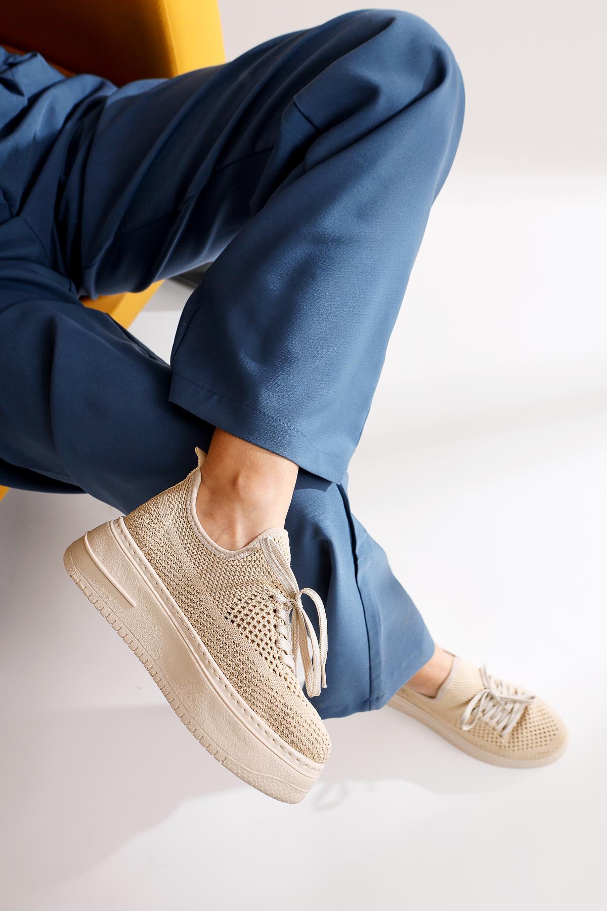 Benito – Beige Knit Stretch Thick-Sole Sneaker (Women)