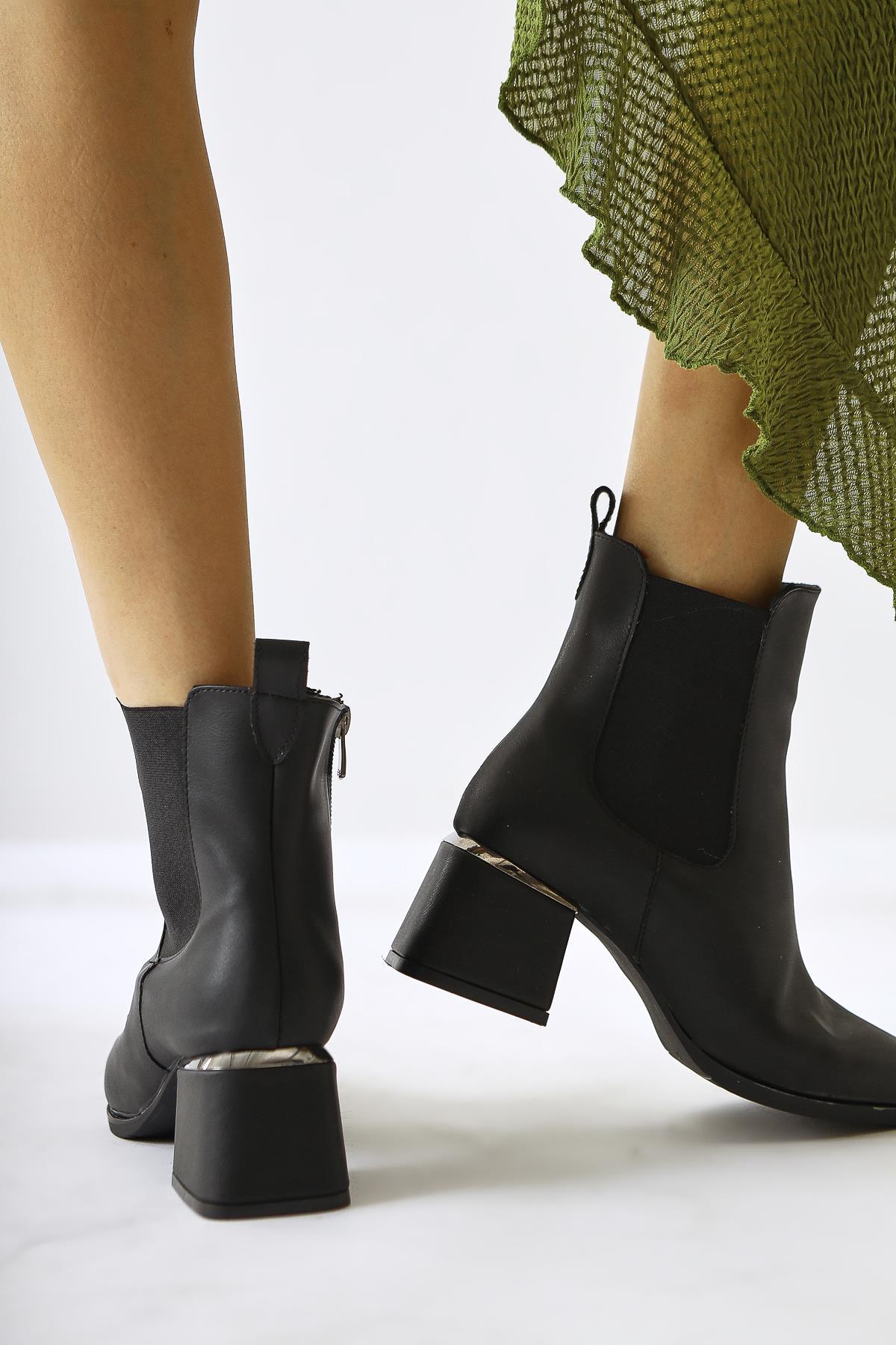 Galya – Black Low-Heel Pull-On Boot (Women)