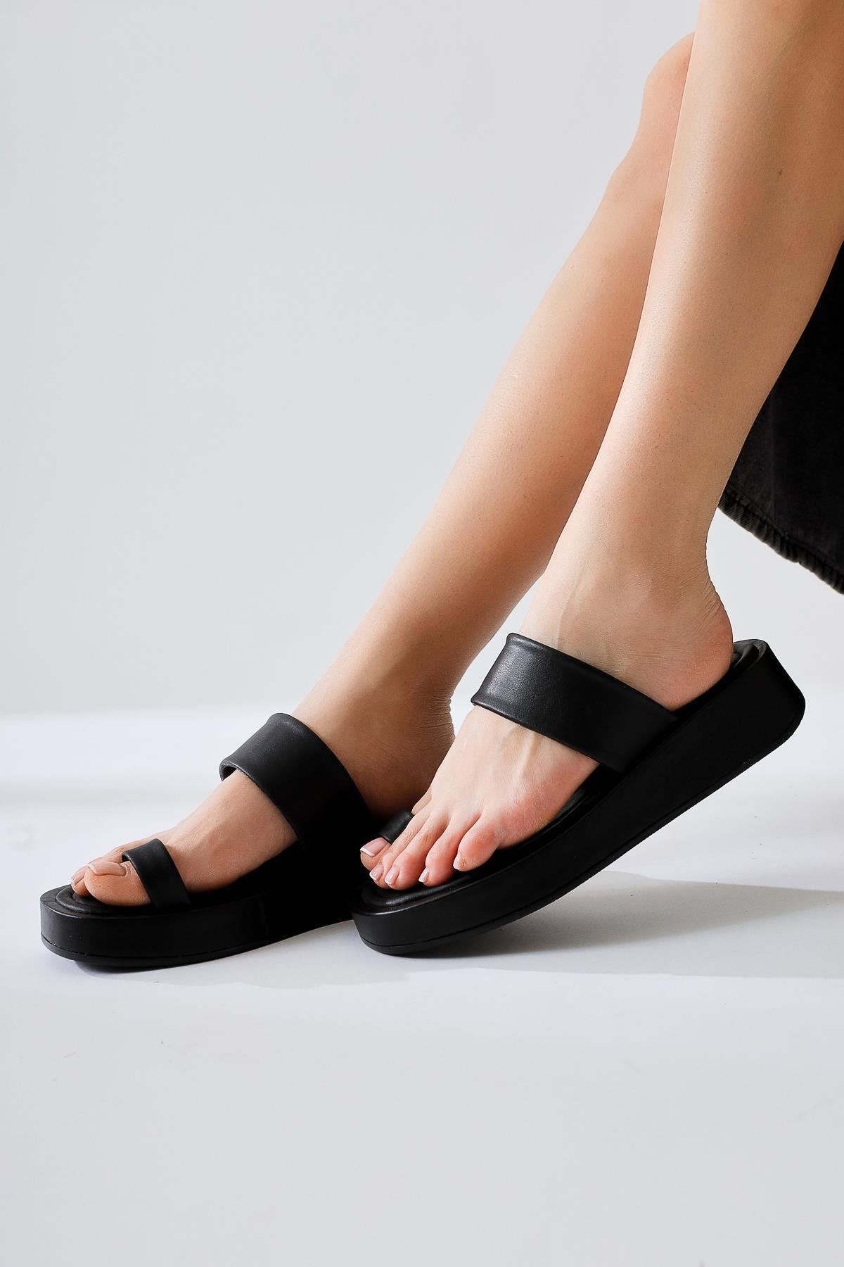 Deeman Black Thick Sole Flip Flop