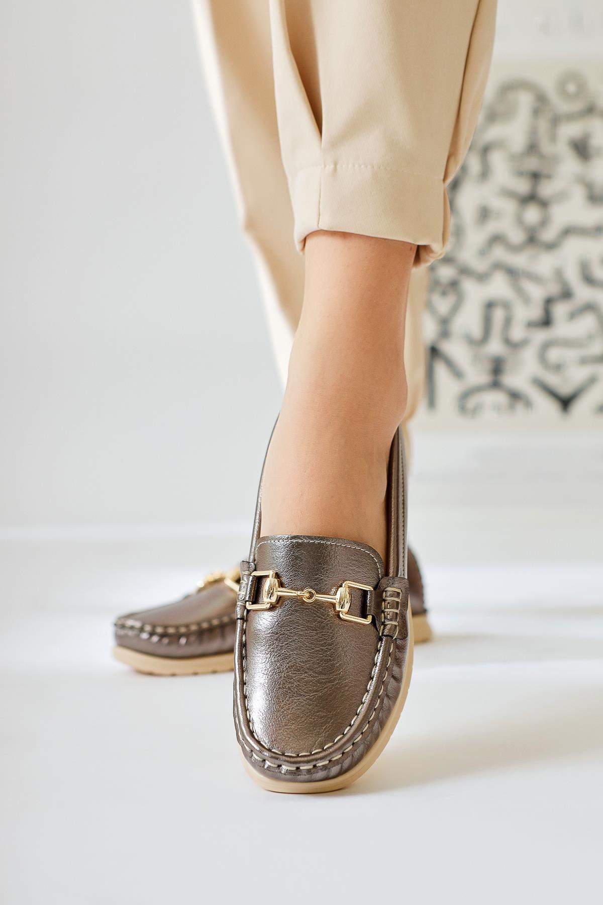 Tola – Platinum Buckle-Detail Shoe (Women)