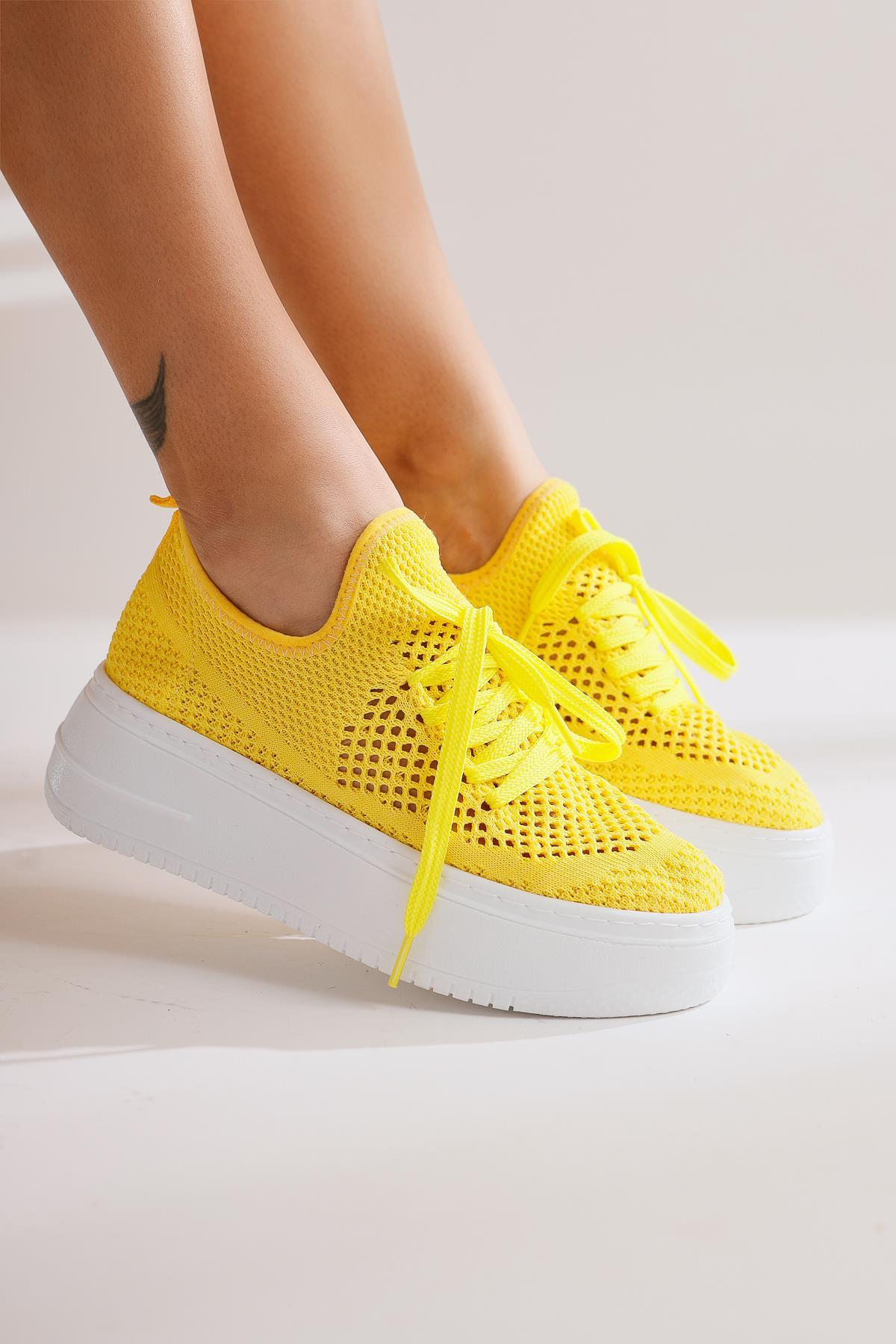 Benito – Lemon Knit Stretch Thick-Sole Sneaker (Women)