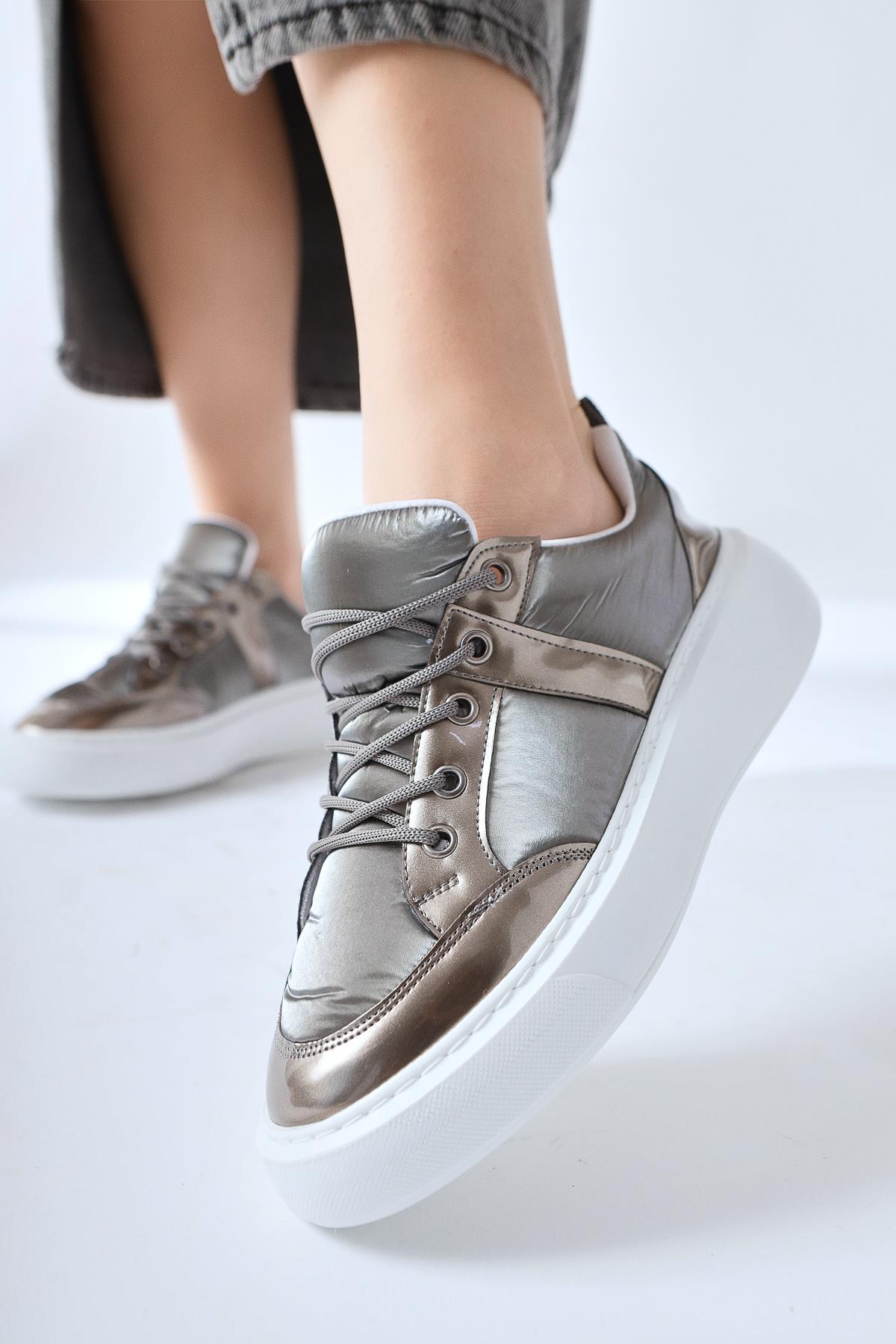 Jakleen Platinum Patent Leather Detailed Parachute Sneakers