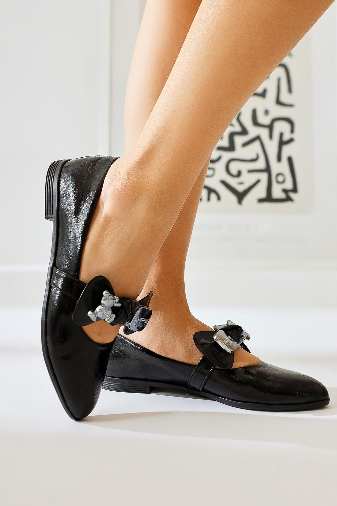 Joselin – Black Crinkled Patent Bow-Detail Ballet Flat (Women)