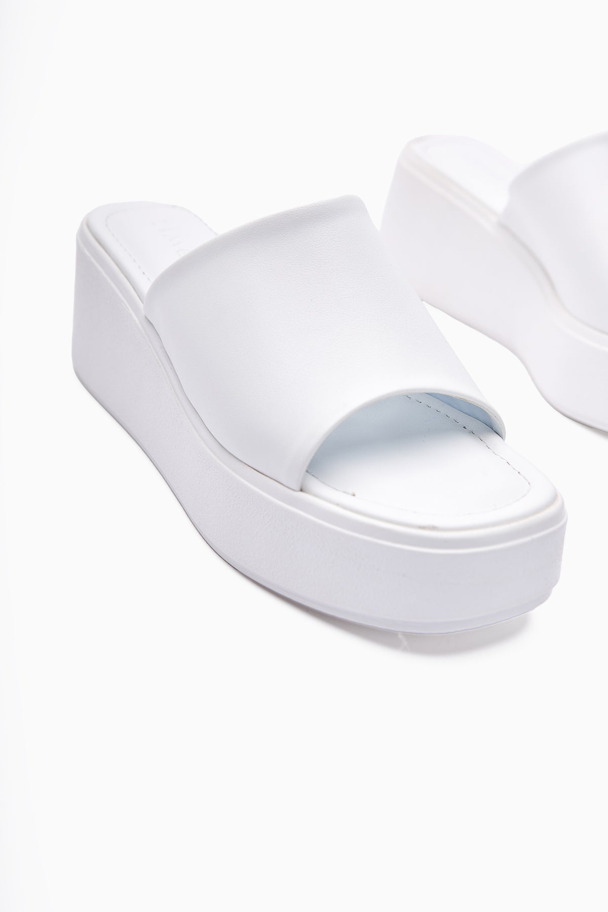 Kadra White Chunky Heel Women's Slides