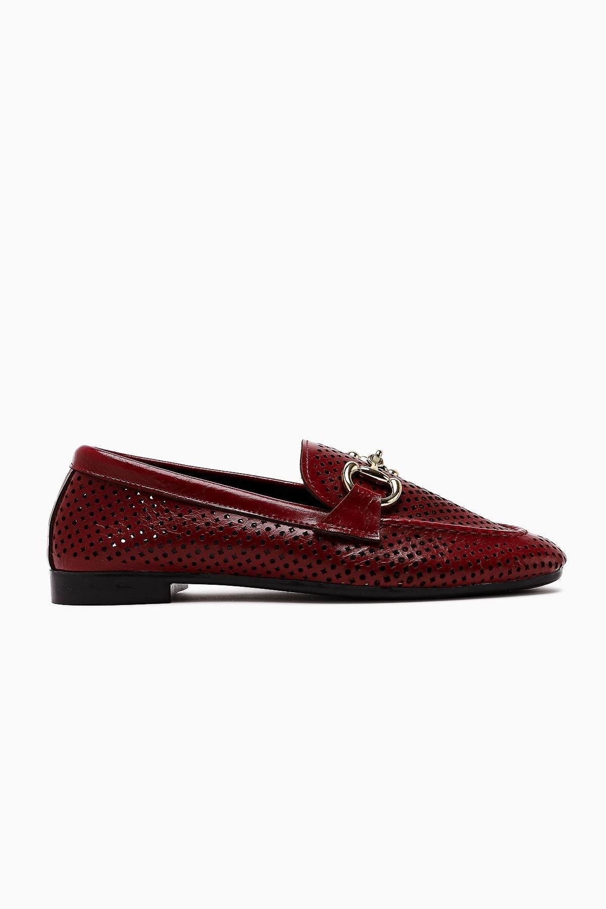 Gazali – Burgundy Buckle-Detail Ballet Flat (Women)