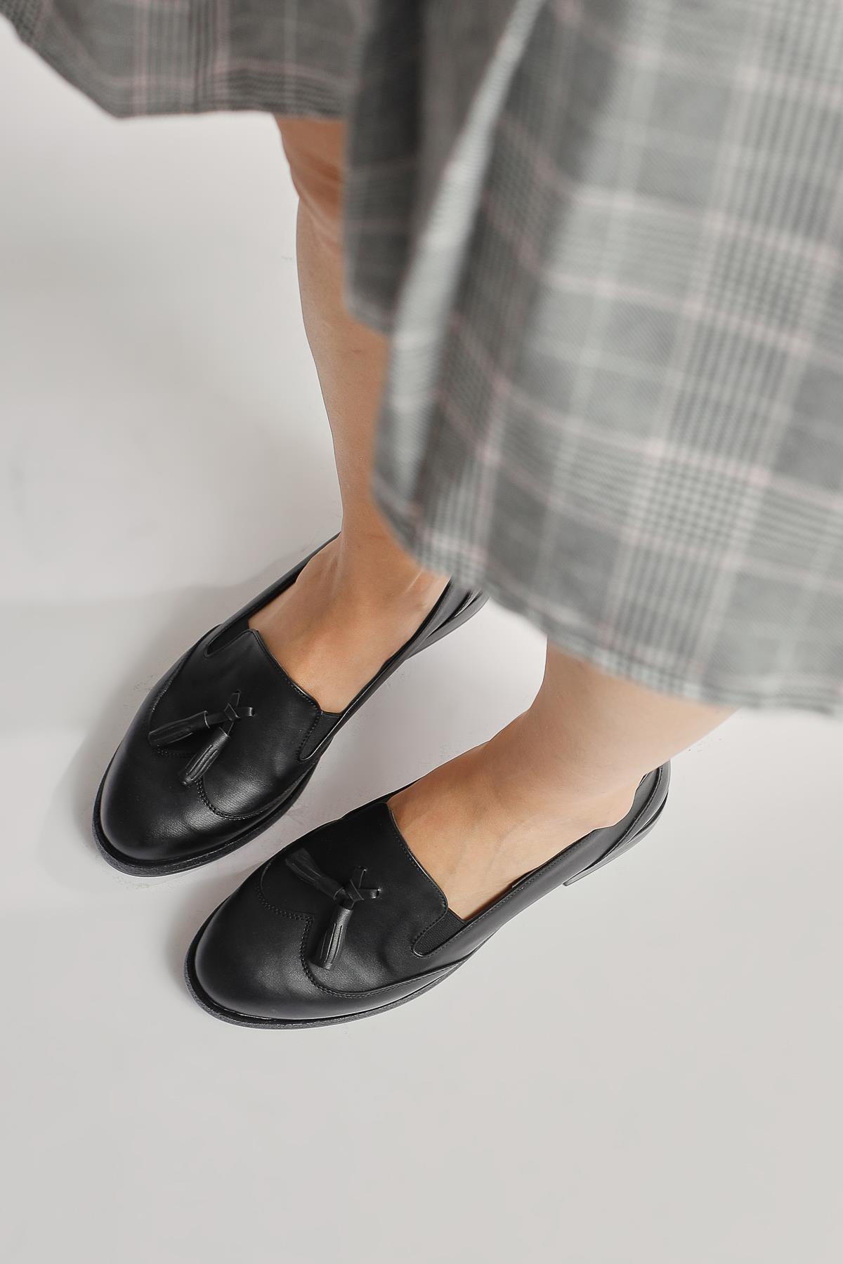 Vinny – Black Tassel-Detail Everyday Shoe (Women)