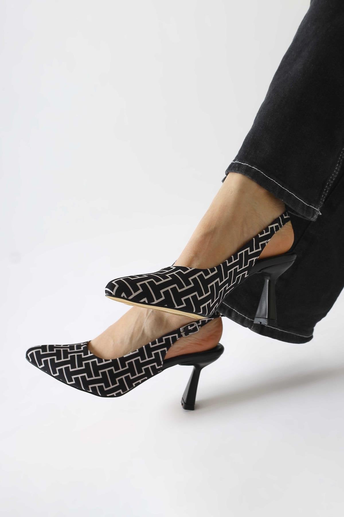 Ernesa - Black Geometric-Patterned Heeled Shoe (Women)