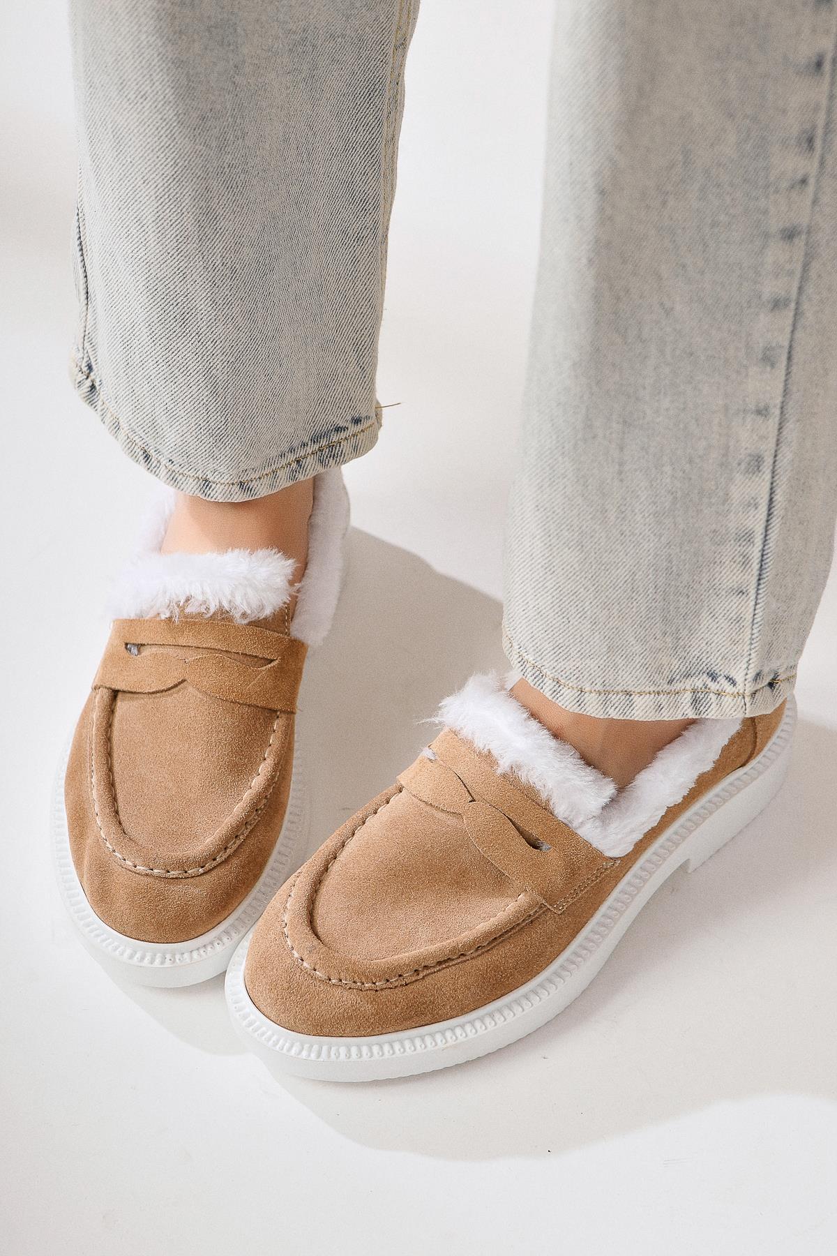 Tommie Genuine Leather – Taupe Suede Fur-Lined Casual Shoe