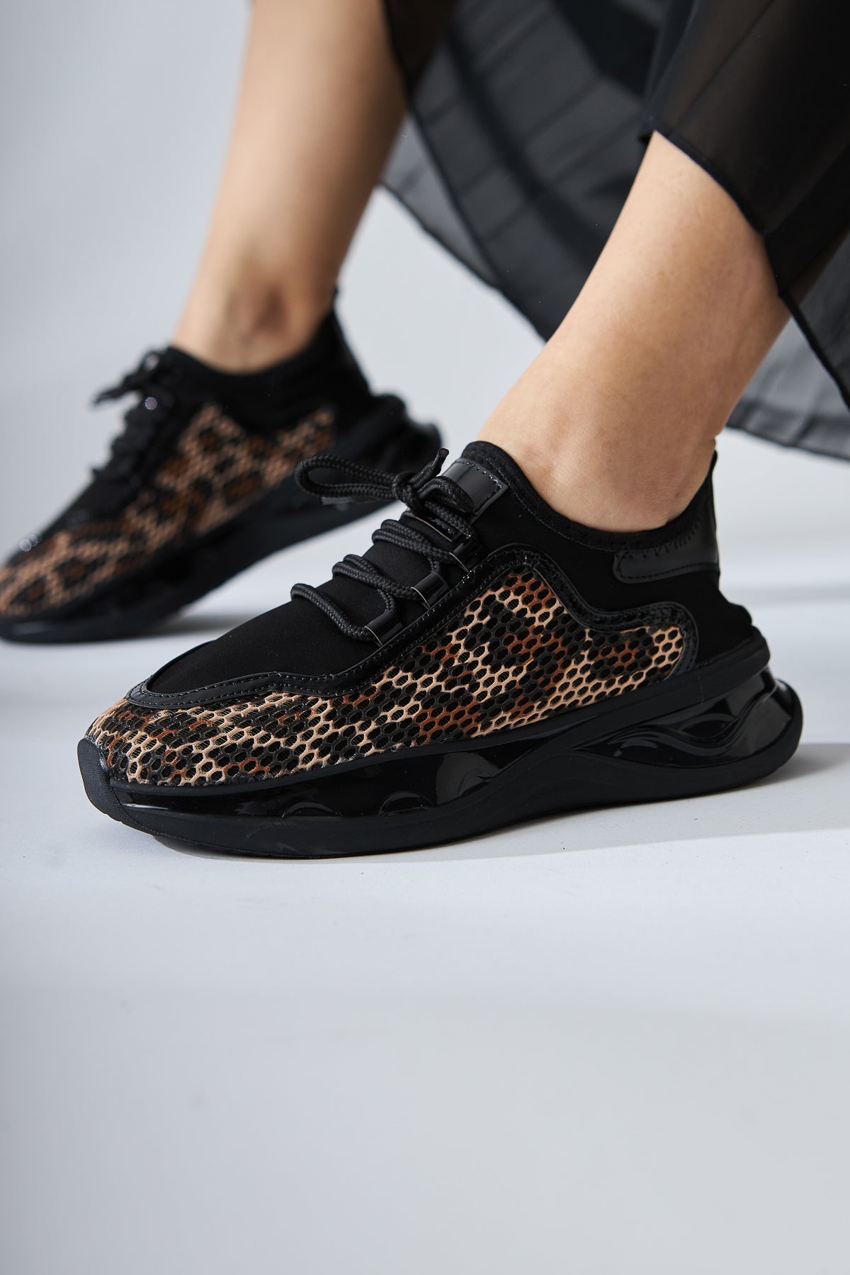 Erona Leopard Pattern Patent Detailed Women’s Sneakers