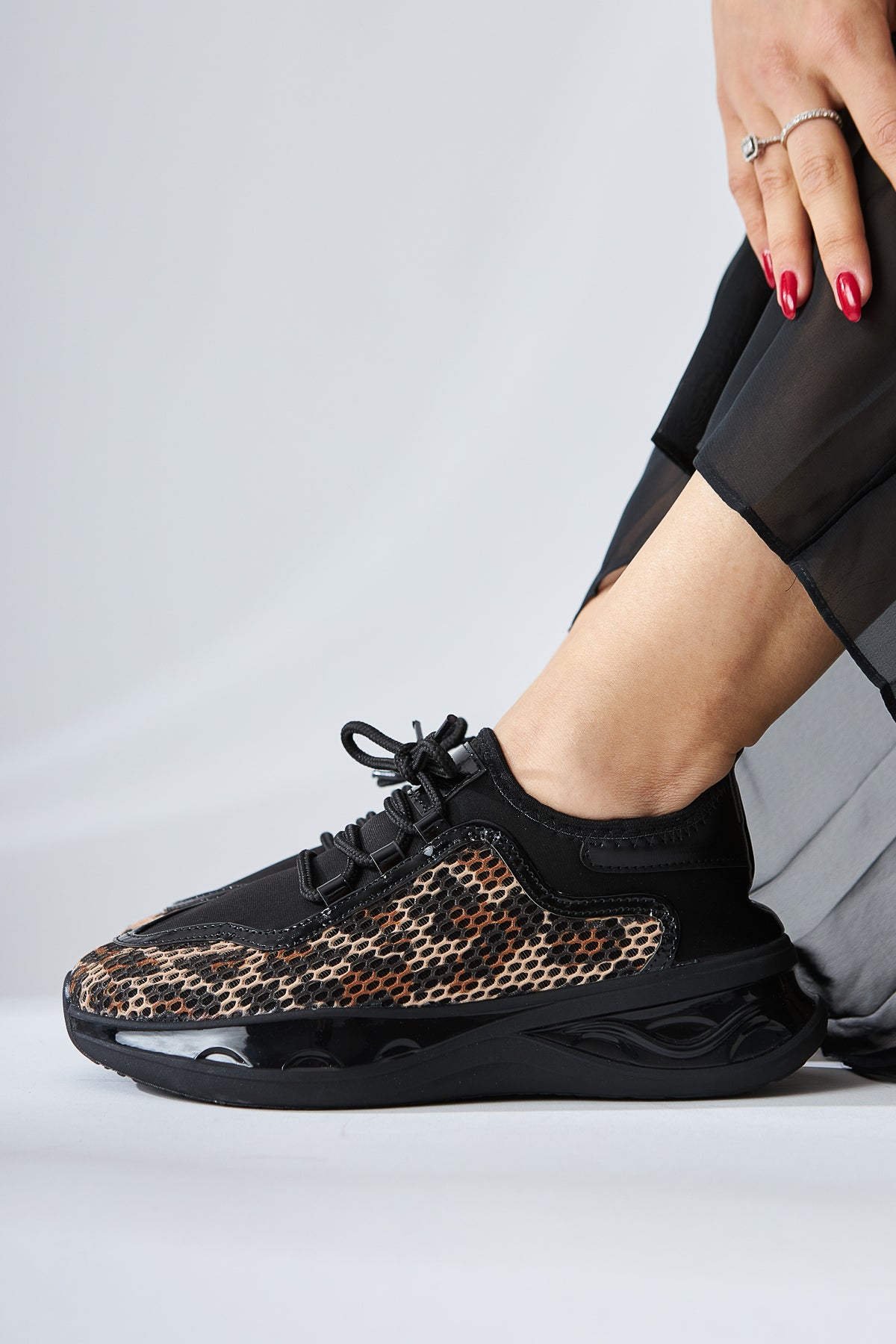 Erona Leopard Pattern Patent Detailed Women’s Sneakers
