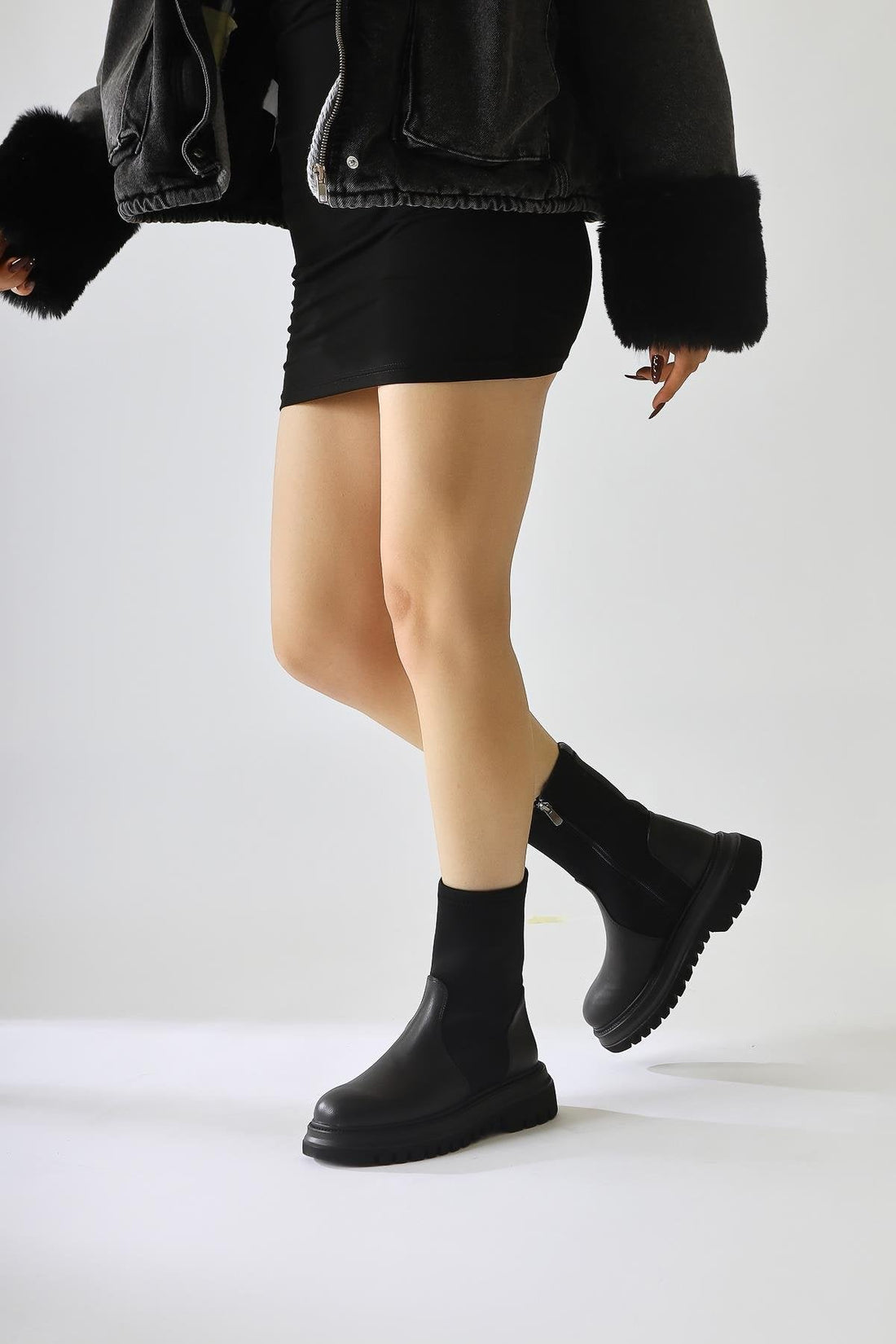 Laimi – Black Thick-Sole Oval-Toe Boot (Women)